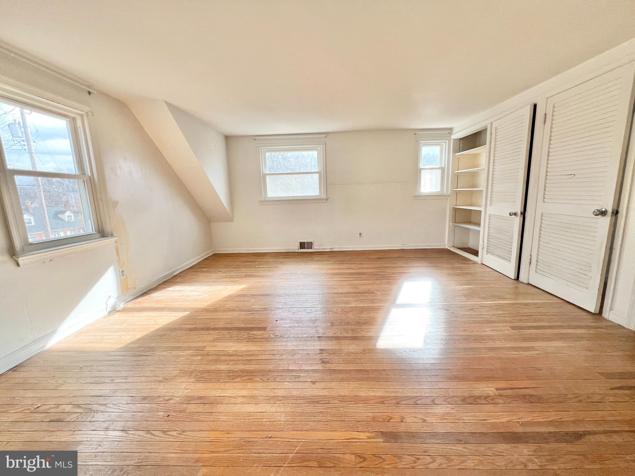 OAK KNOLL - Residential