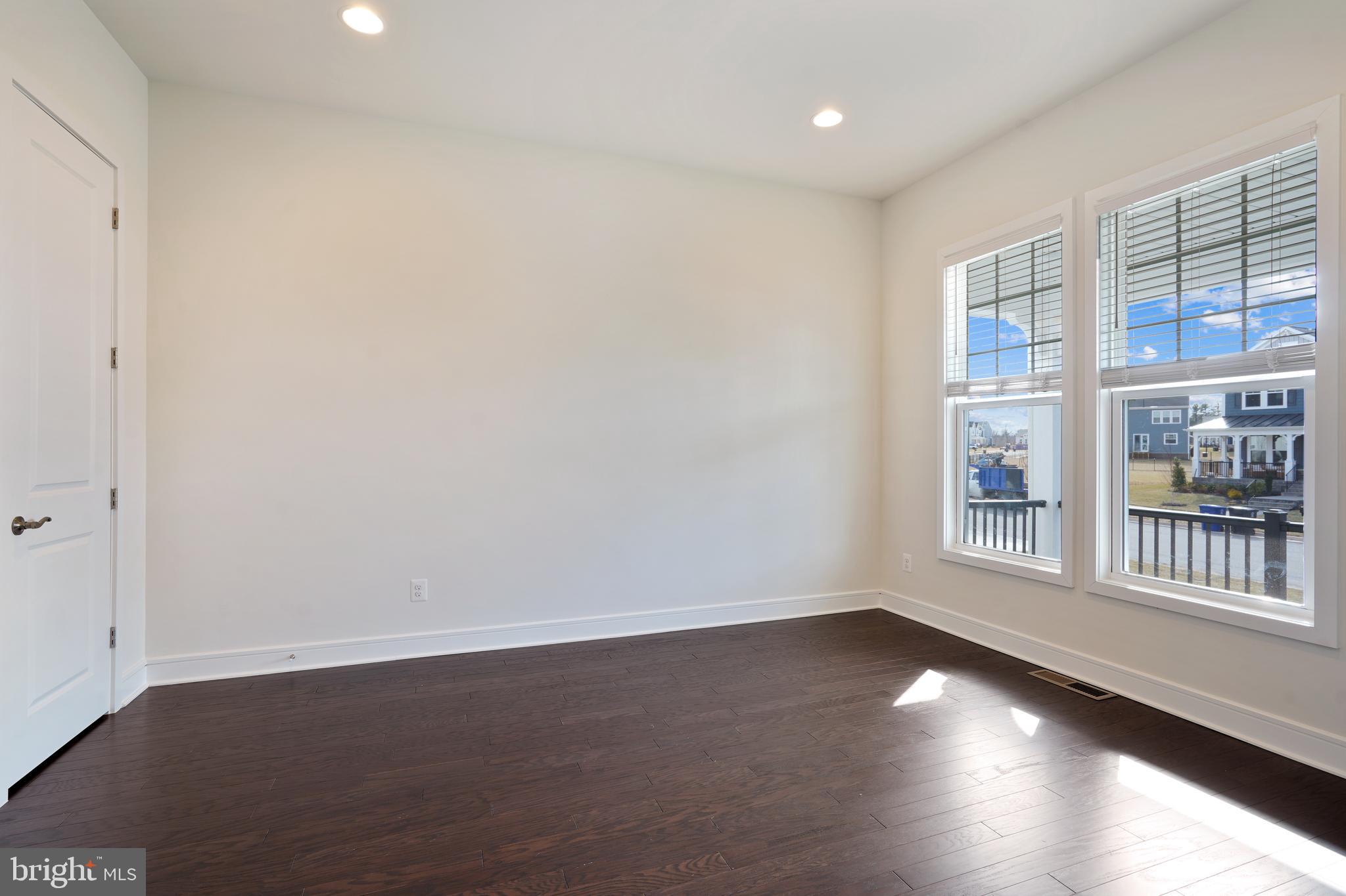 MEADOWBROOK - Residential