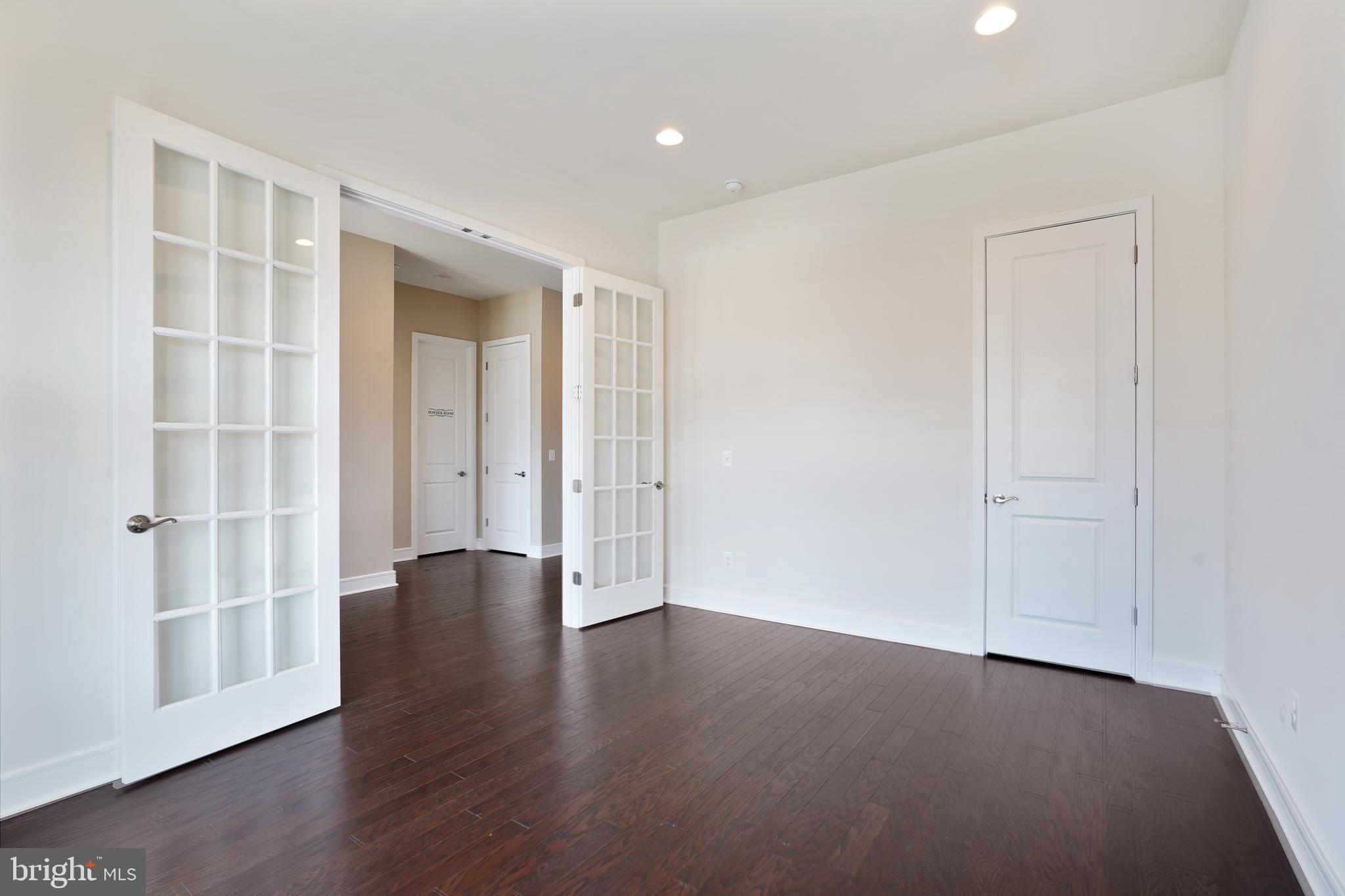 MEADOWBROOK - Residential