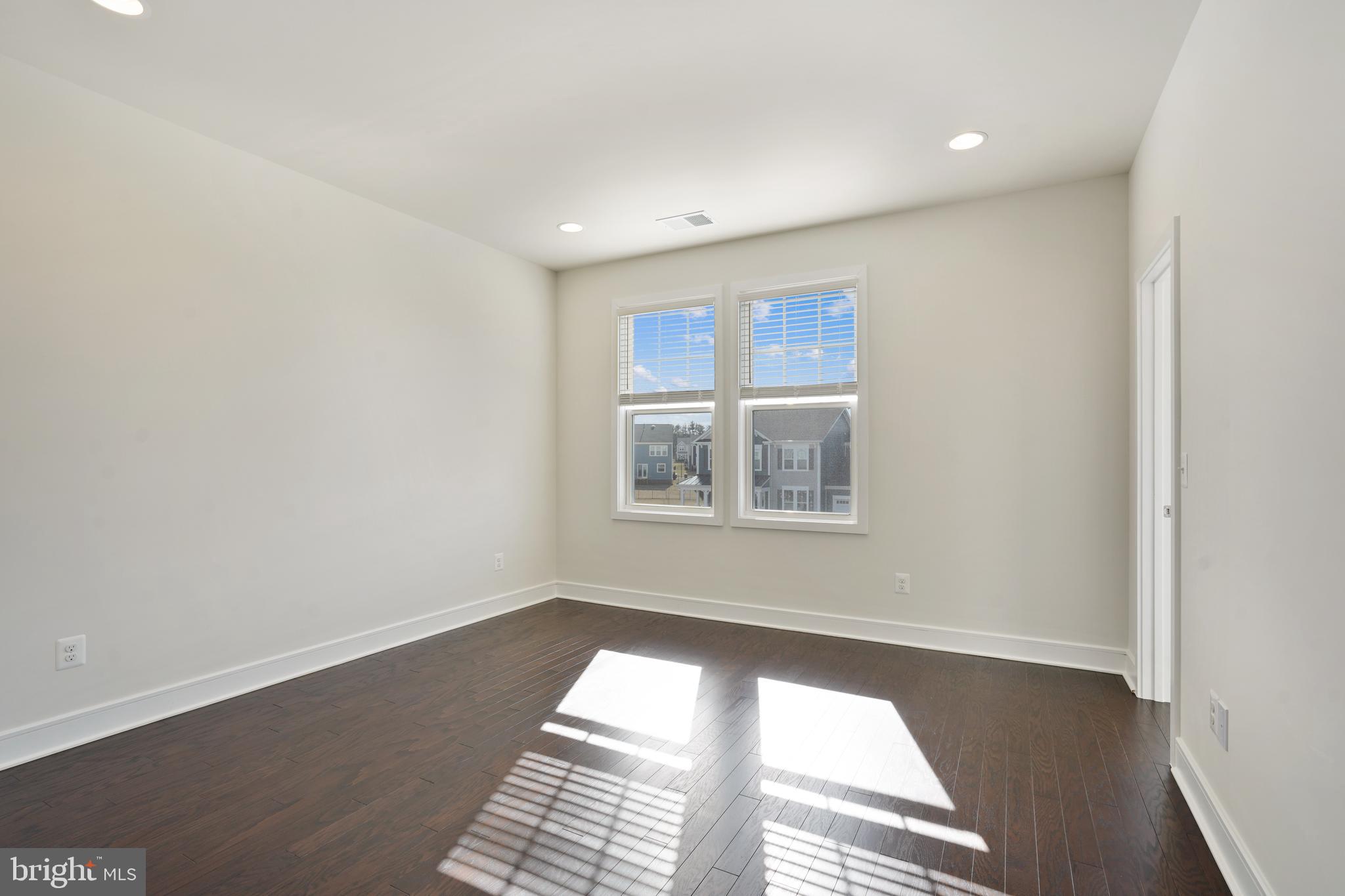 MEADOWBROOK - Residential