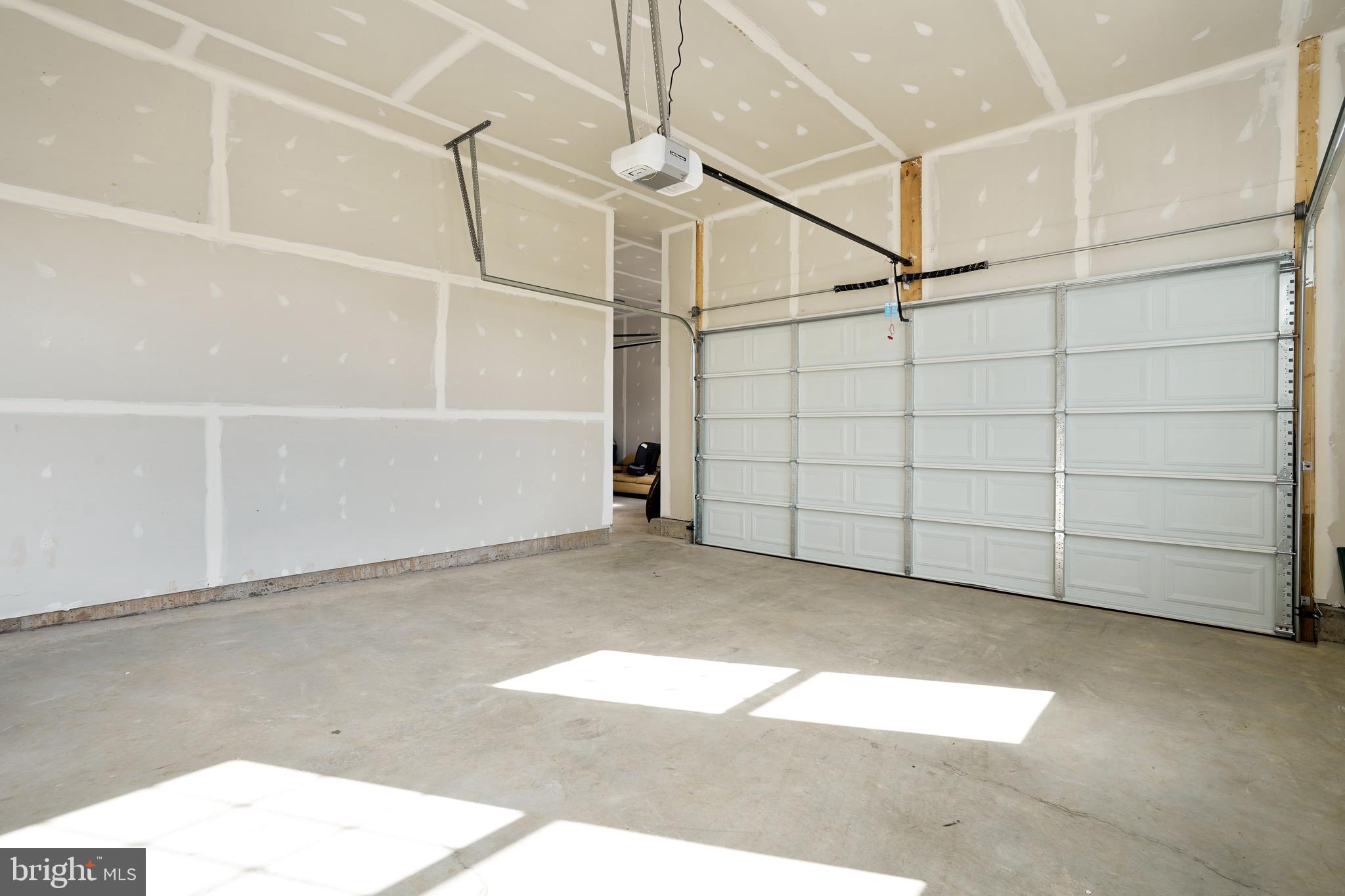 MEADOWBROOK - Residential