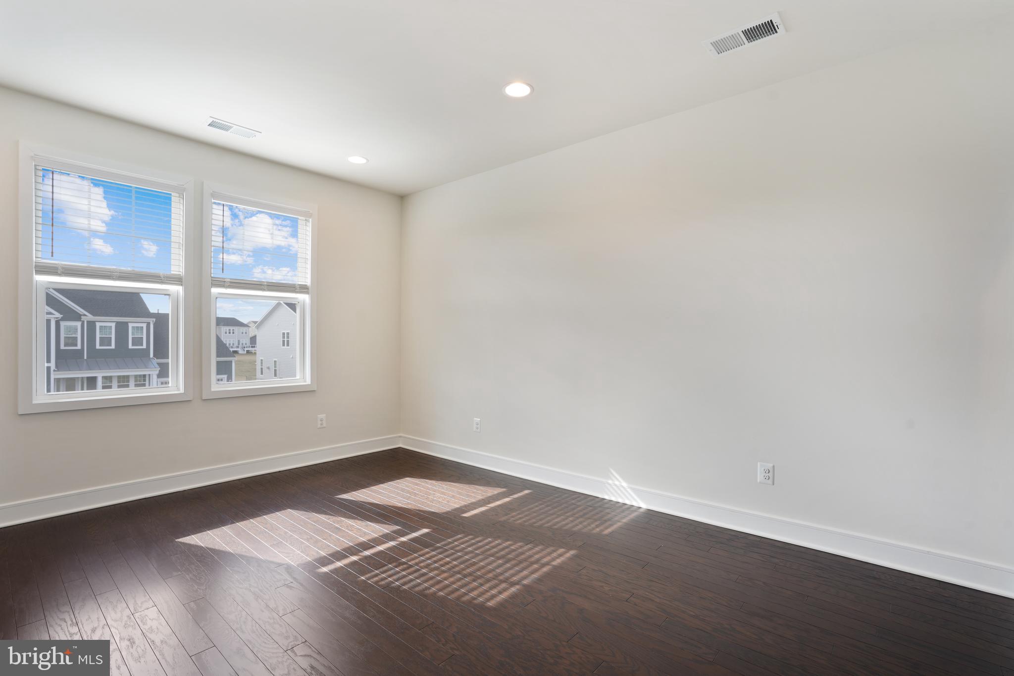 MEADOWBROOK - Residential