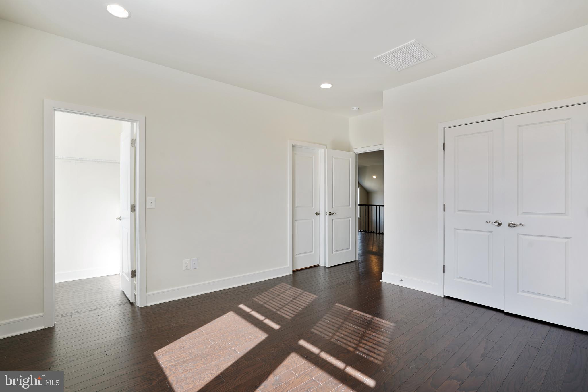 MEADOWBROOK - Residential