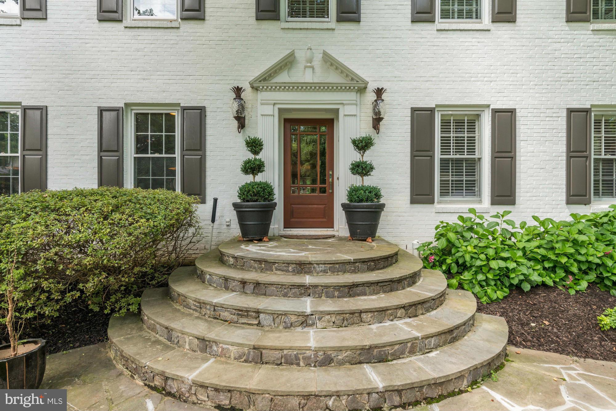 RIVER OAKS - Residential