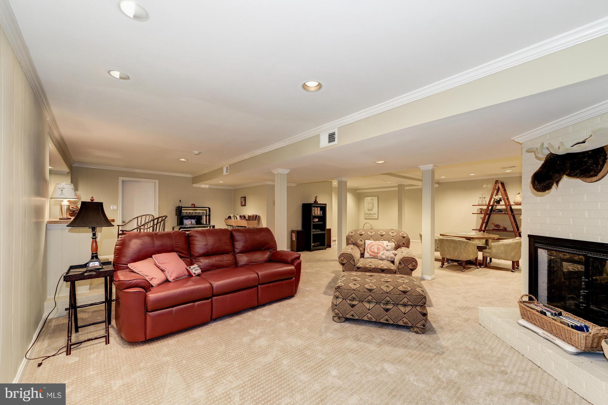 RIVER OAKS - Residential