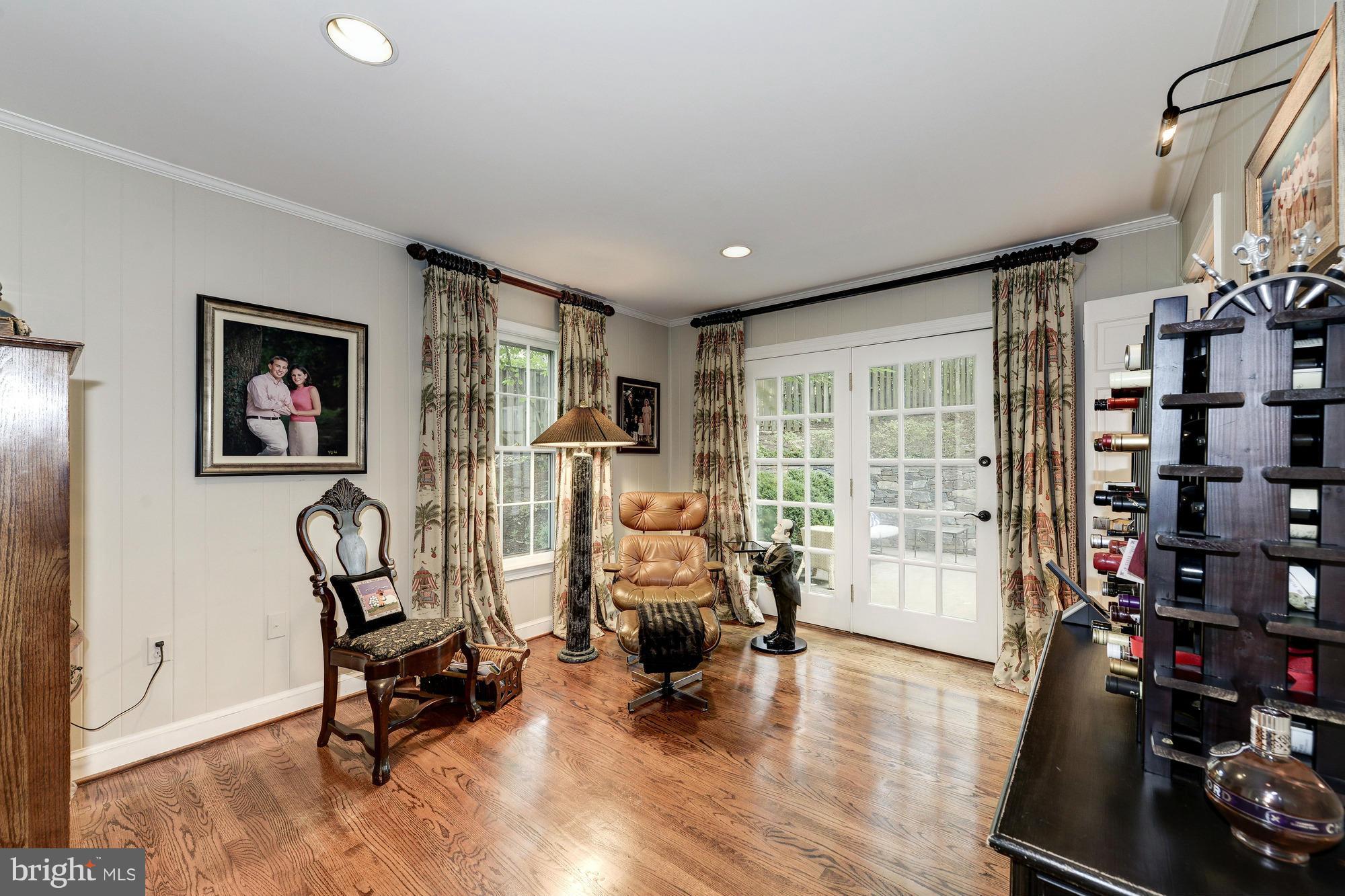 RIVER OAKS - Residential