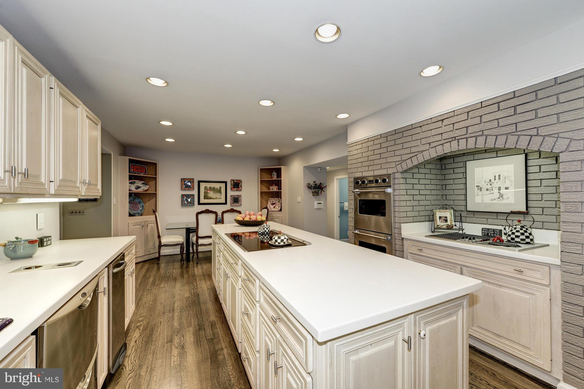 RIVER OAKS - Residential