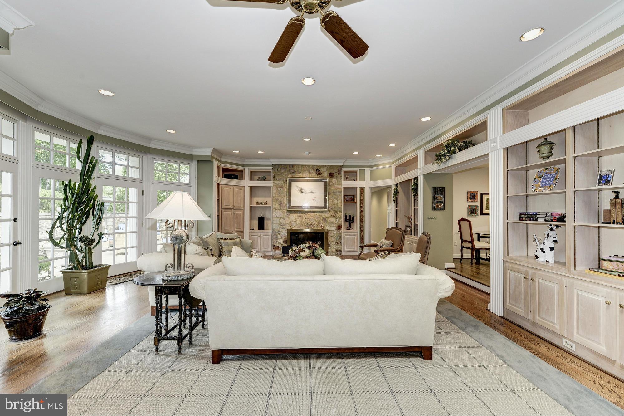 RIVER OAKS - Residential