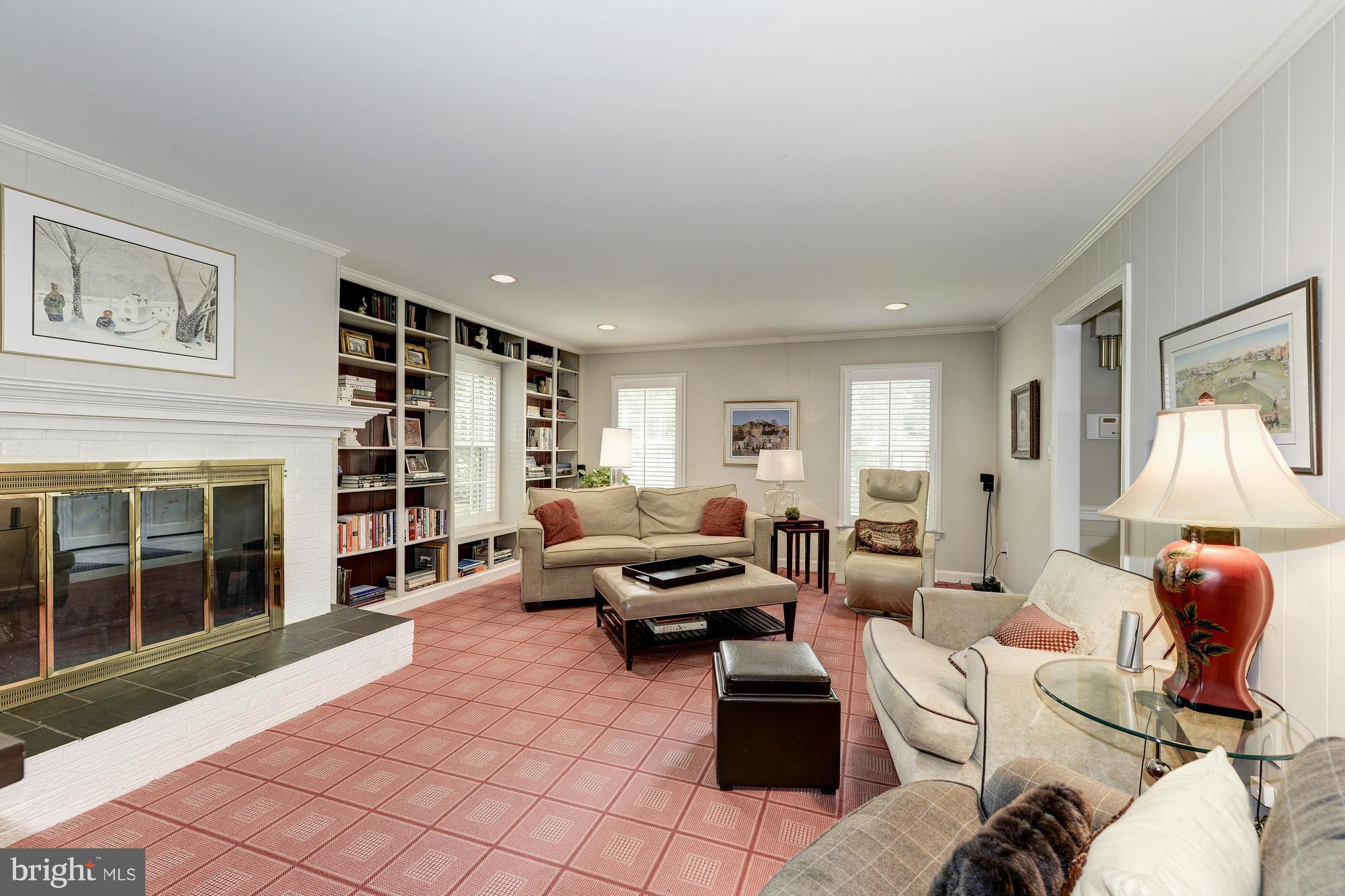 RIVER OAKS - Residential