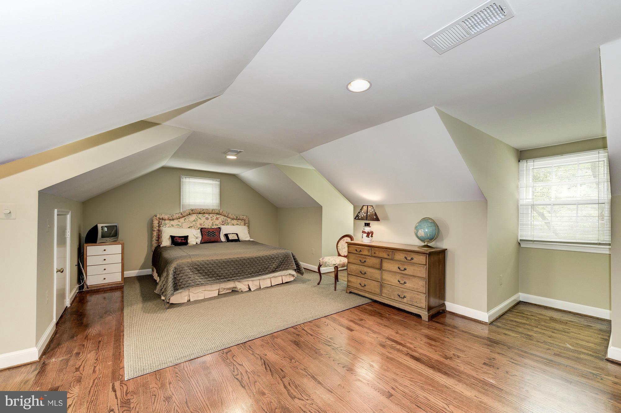 RIVER OAKS - Residential