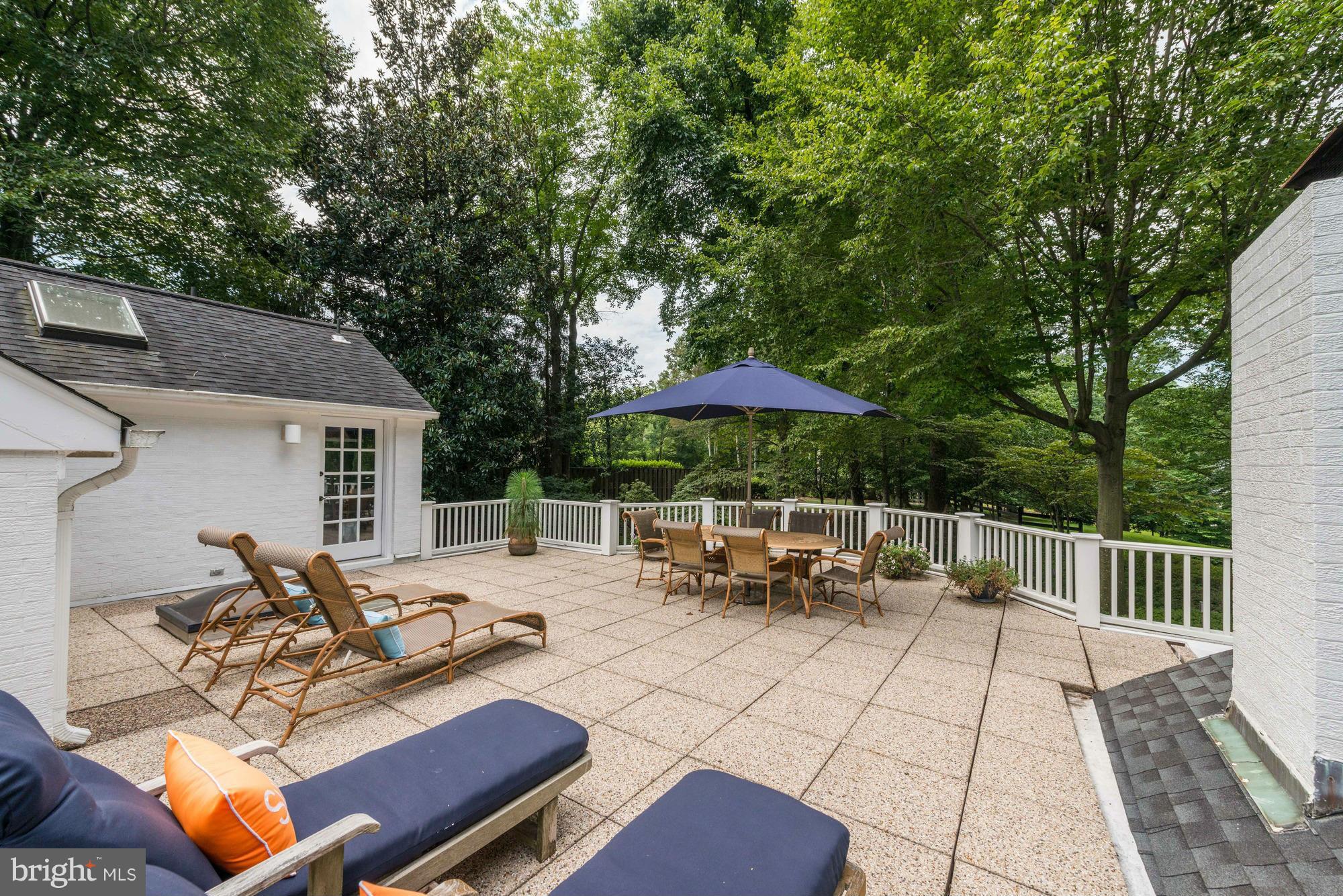 RIVER OAKS - Residential