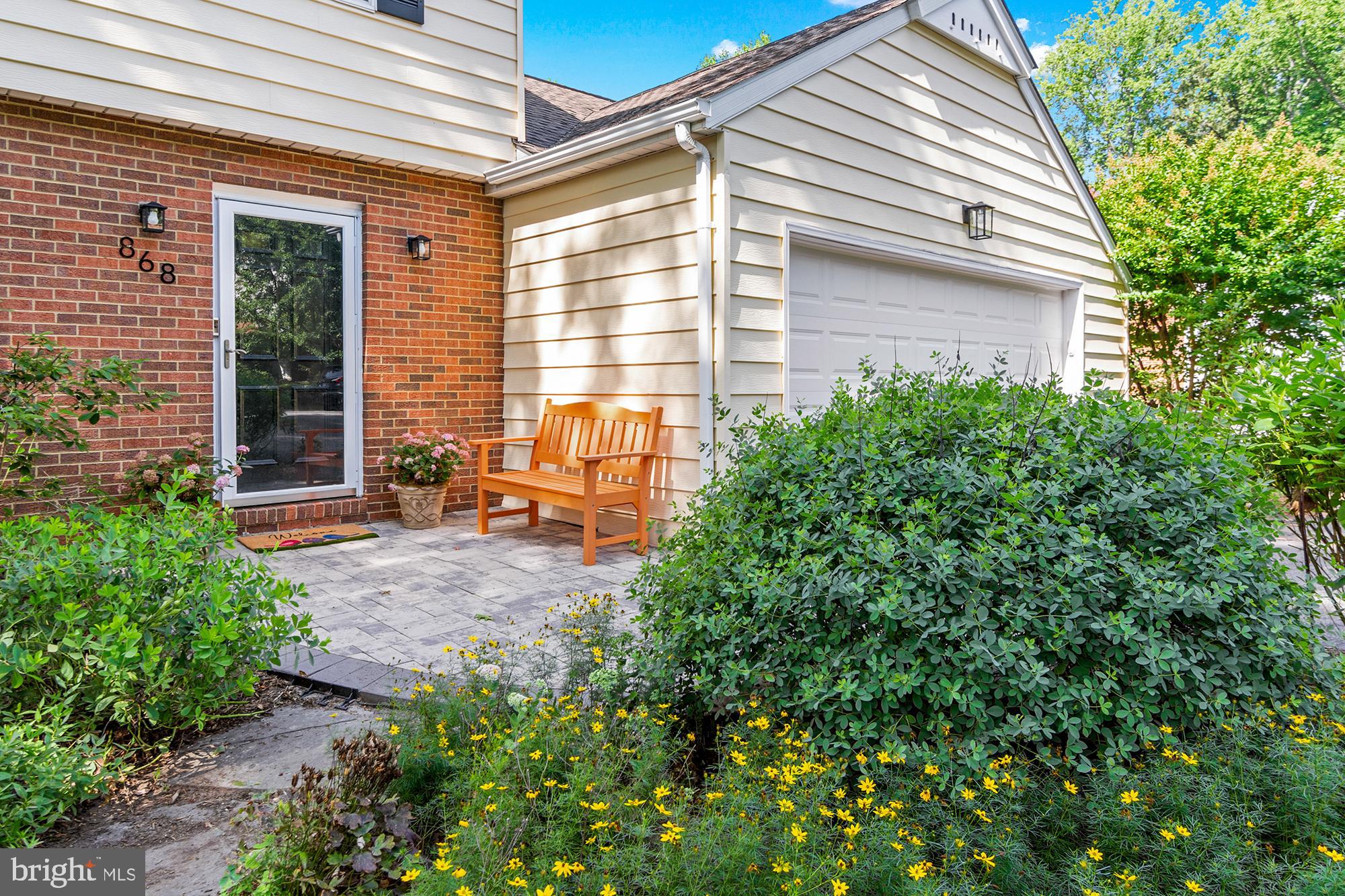 868 TWIN HARBOR DRIVE
