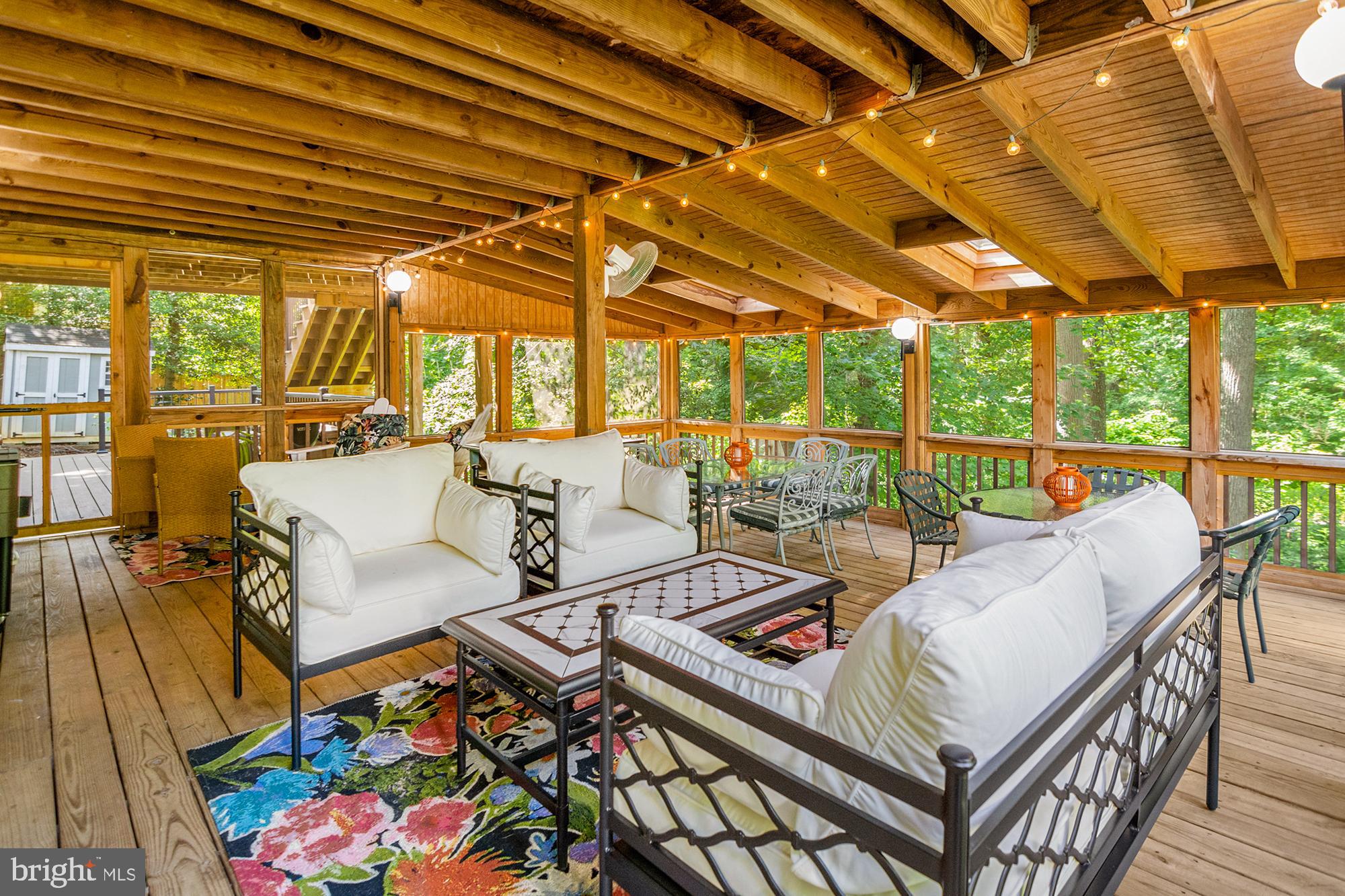 868 TWIN HARBOR DRIVE