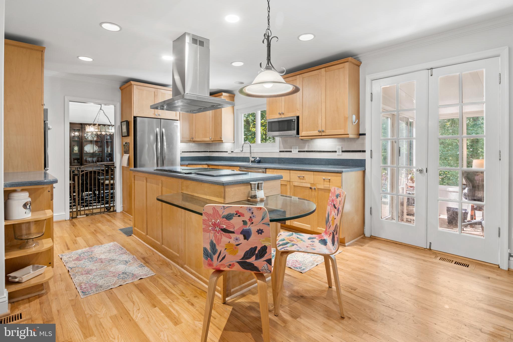 868 TWIN HARBOR DRIVE