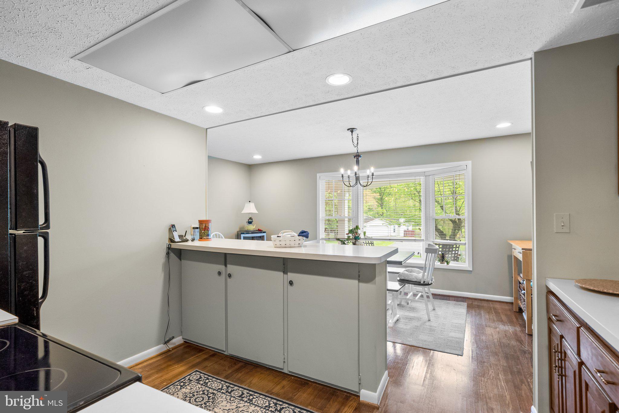 WILLIAMSBURG VILLAGE - Residential