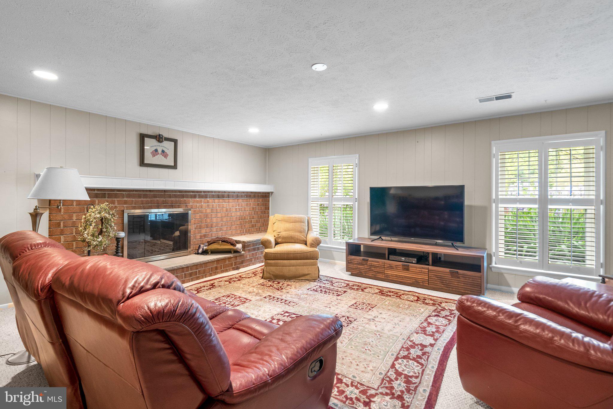 WILLIAMSBURG VILLAGE - Residential