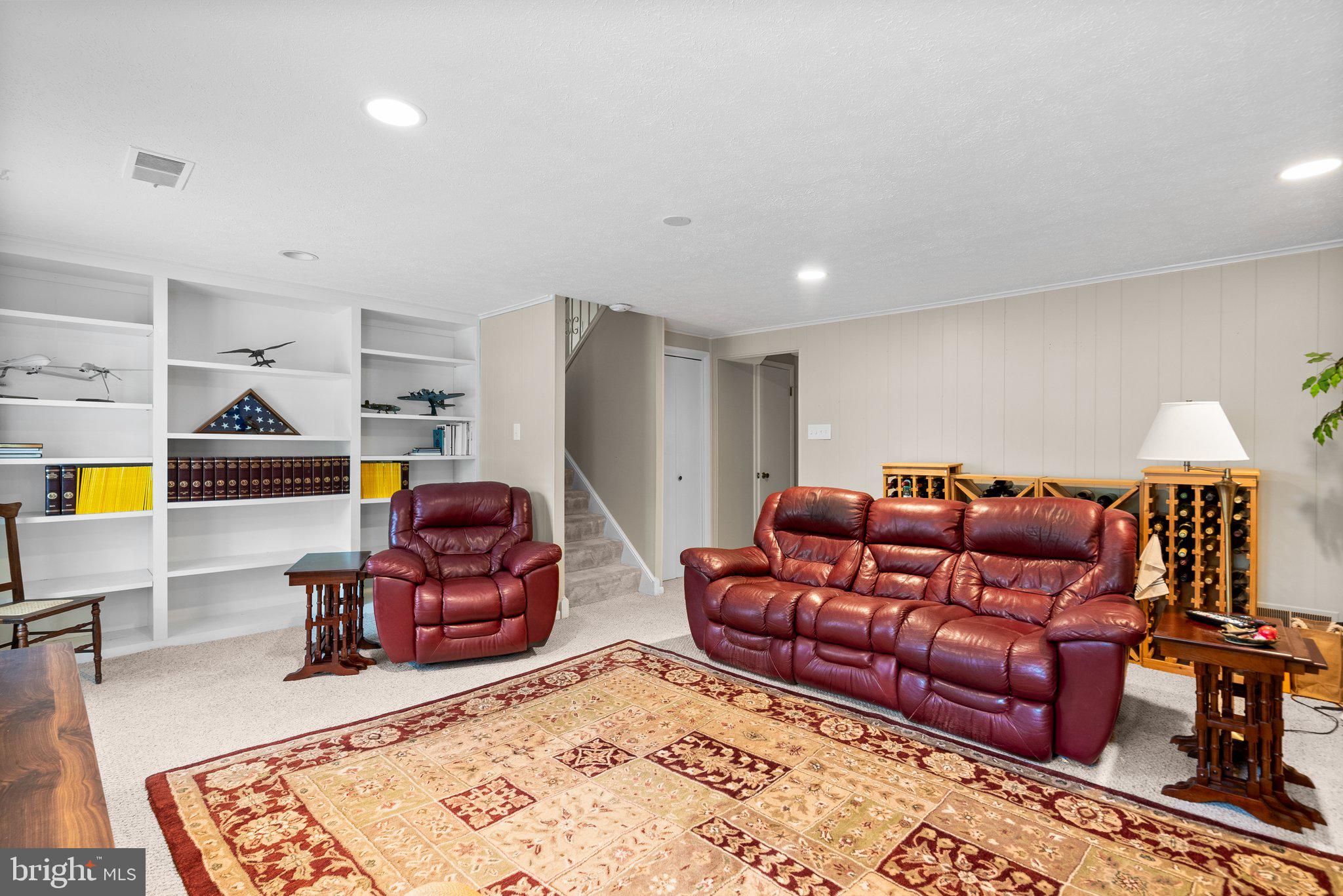 WILLIAMSBURG VILLAGE - Residential