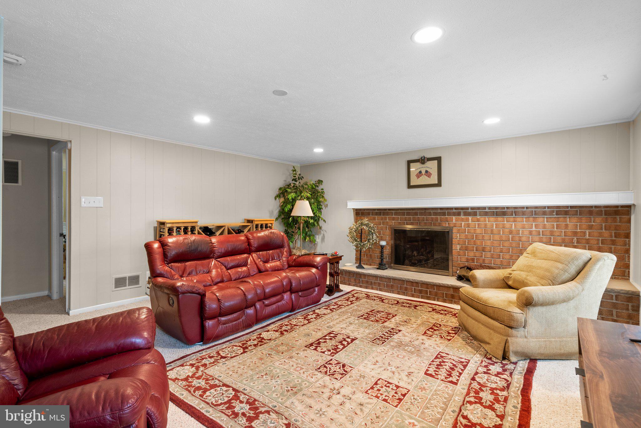 WILLIAMSBURG VILLAGE - Residential