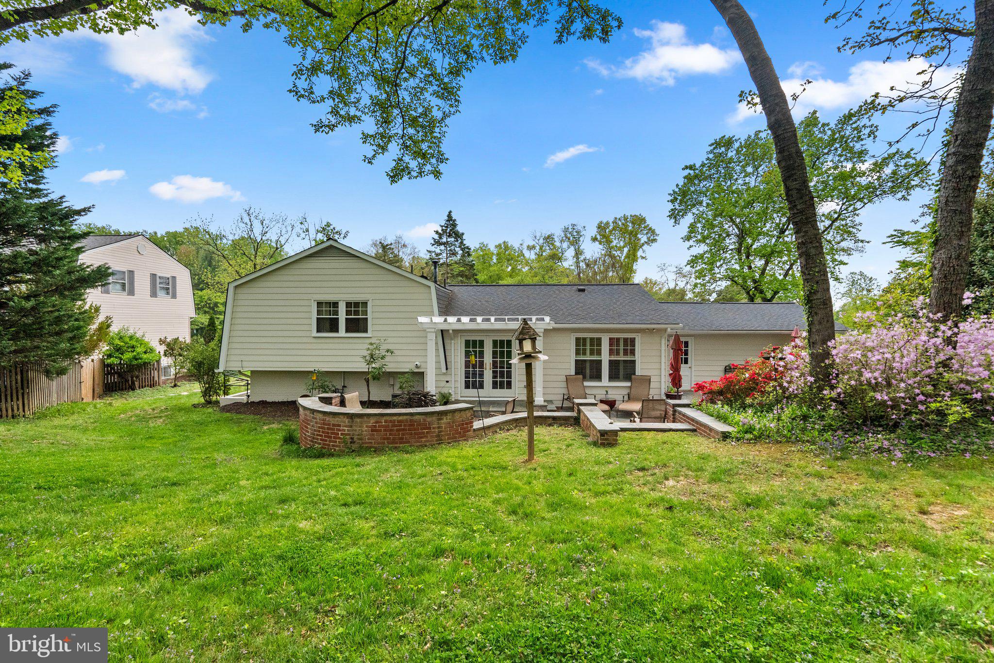 WILLIAMSBURG VILLAGE - Residential