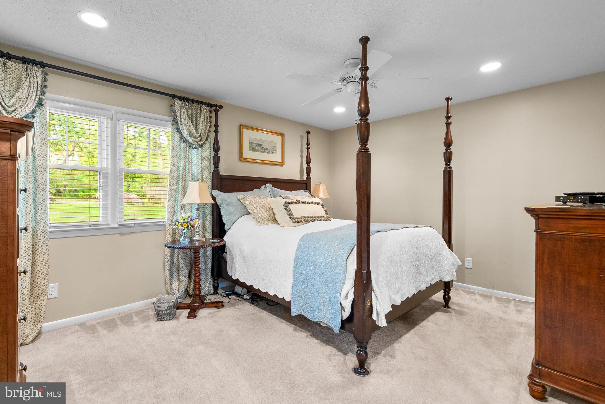 WILLIAMSBURG VILLAGE - Residential