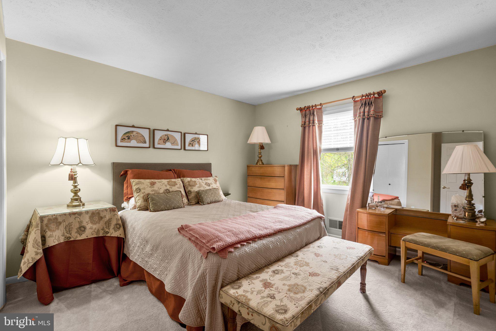 WILLIAMSBURG VILLAGE - Residential