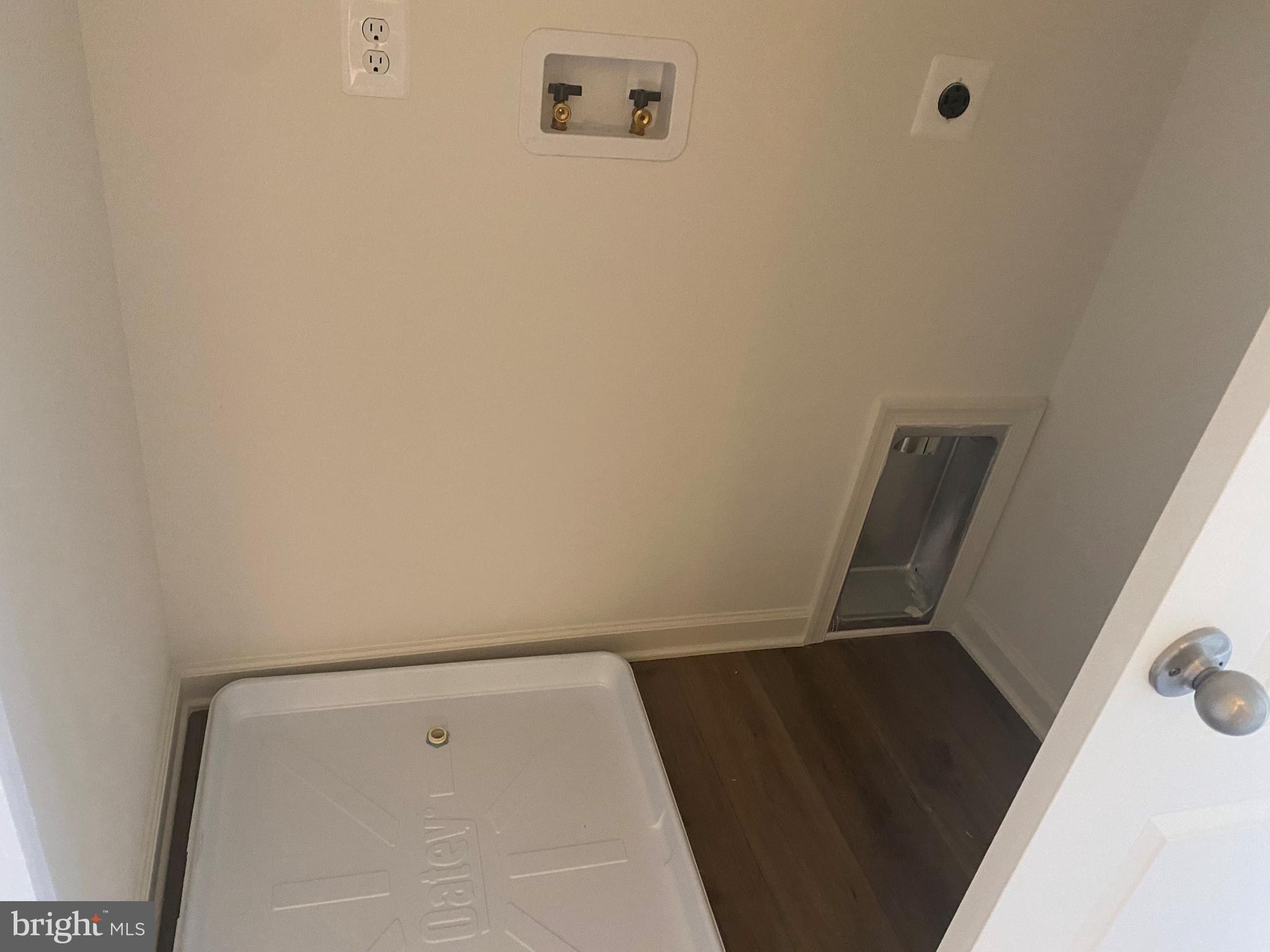 WHISPERING PINES - Residential