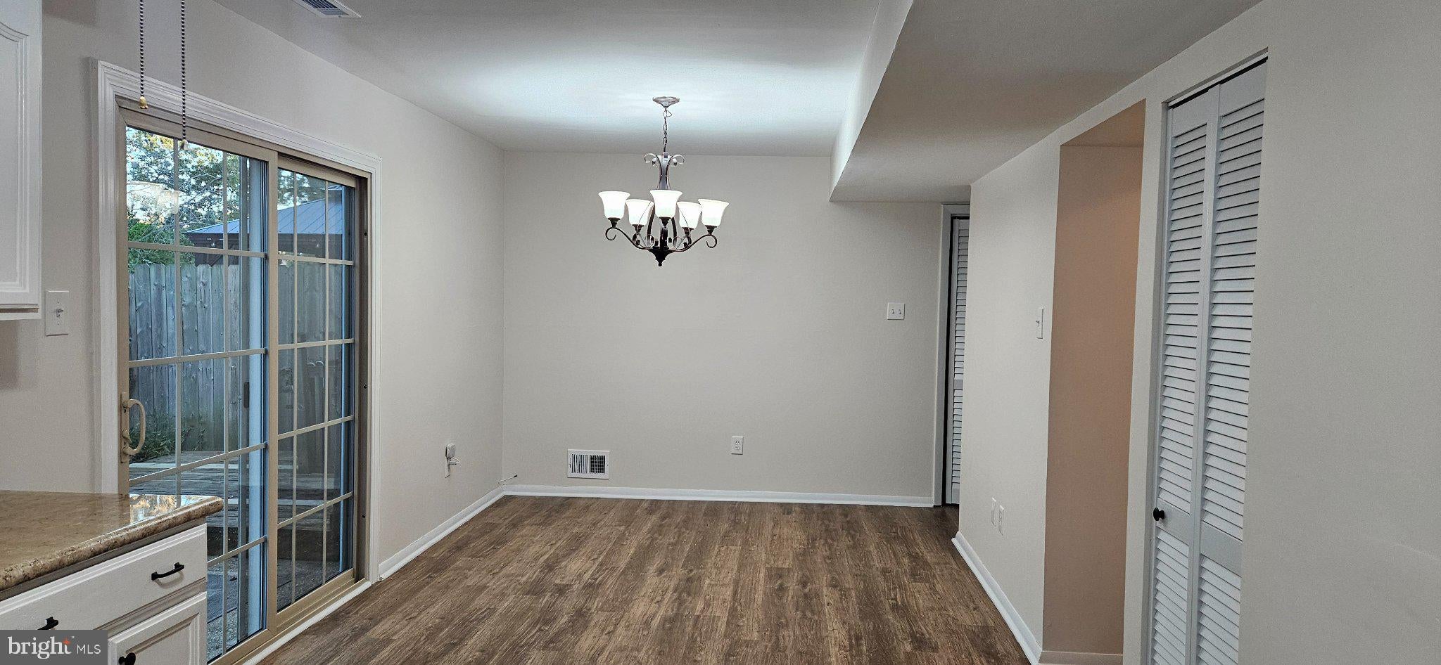 206 CHARING WAY