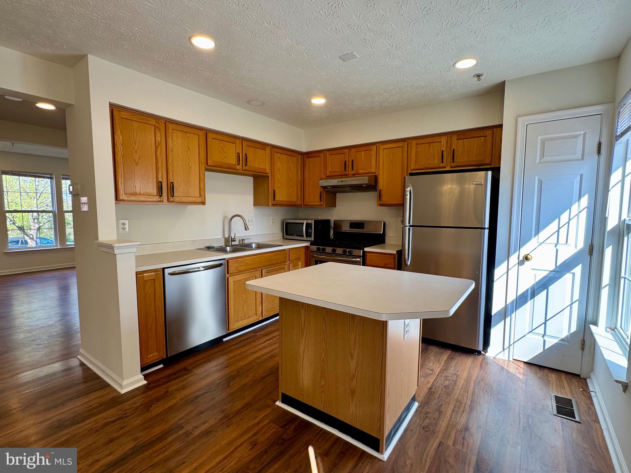 EATON SQUARE - Residential Lease