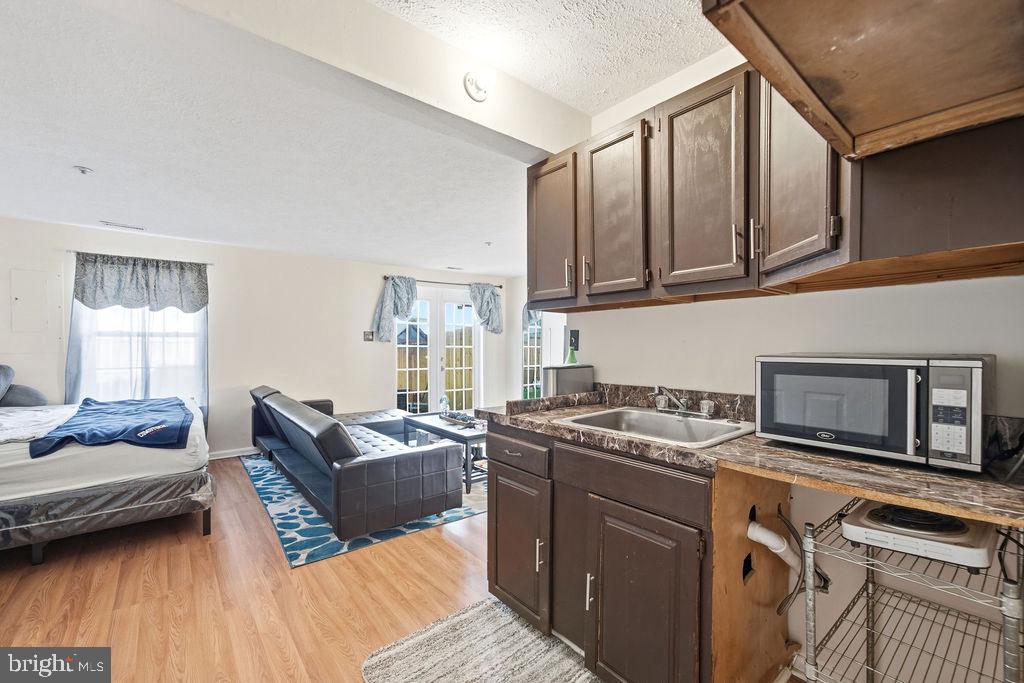 CAPITAL VIEW TOWNHOUSES - Residential