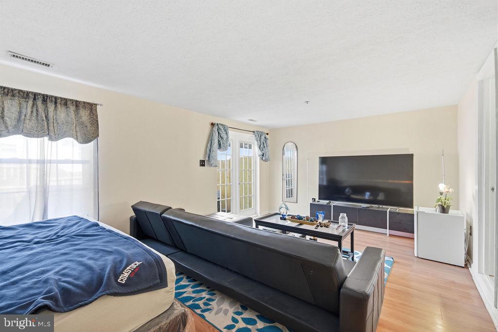 CAPITAL VIEW TOWNHOUSES - Residential