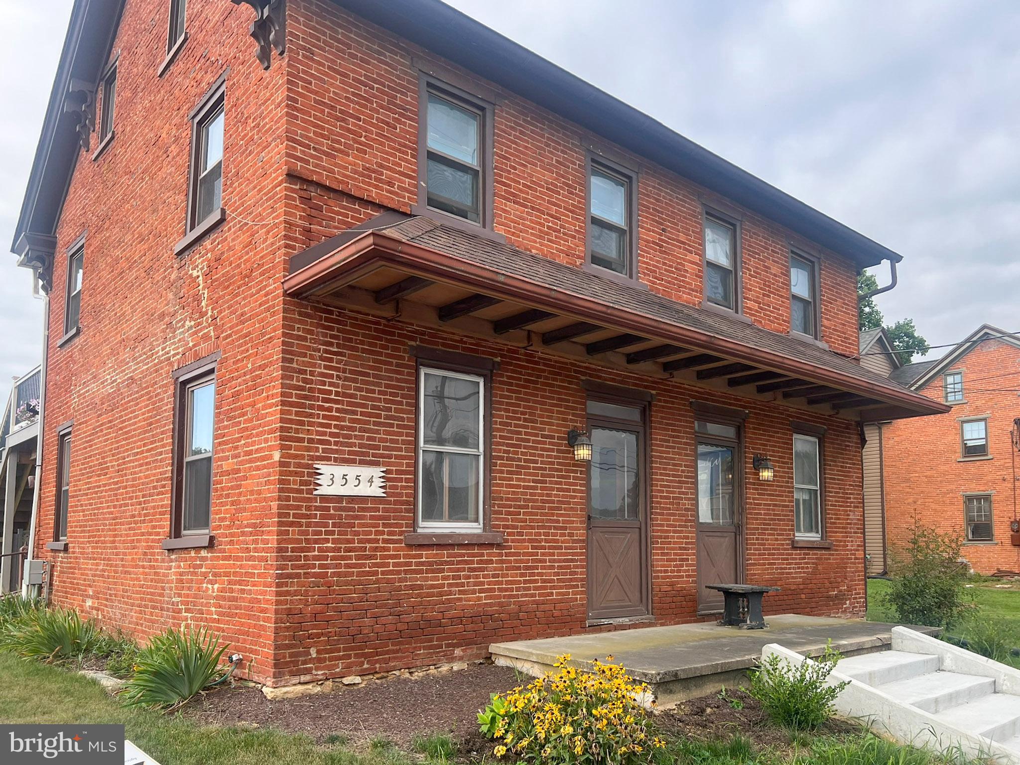 First floor commerical space available in the village of Intercourse.