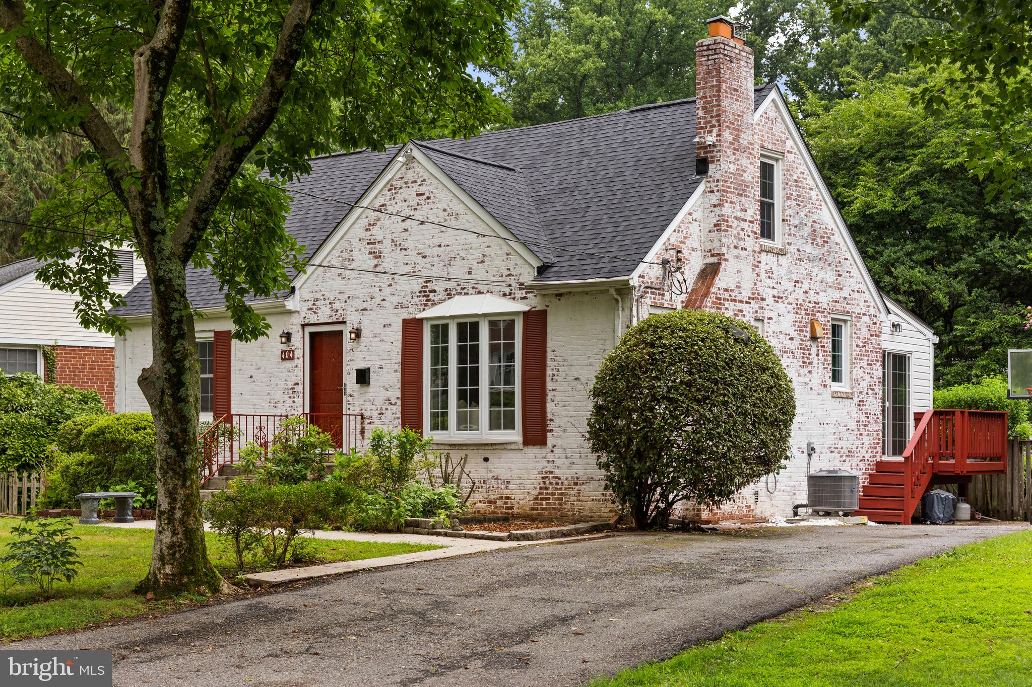 404 LEXINGTON DRIVE