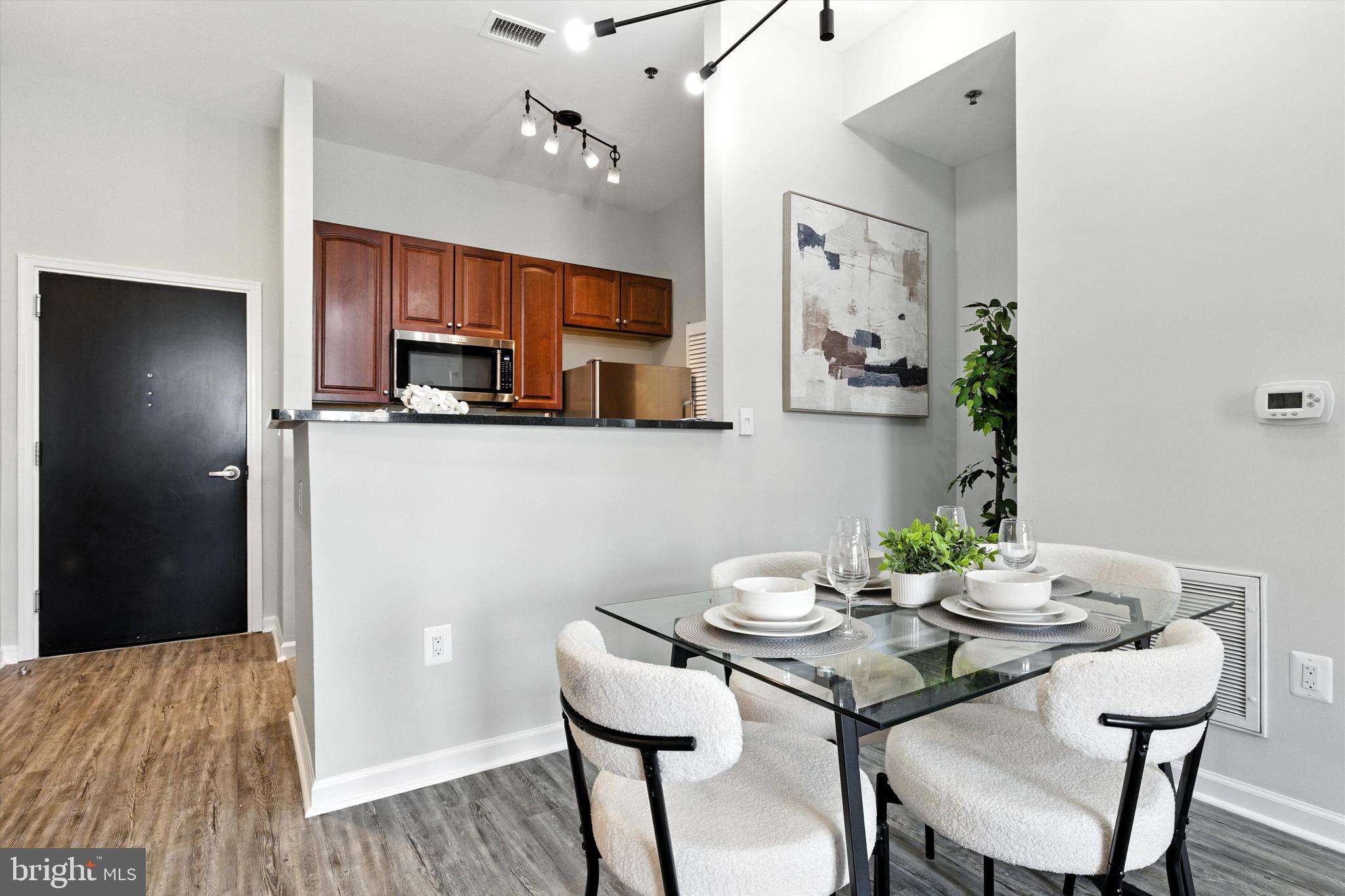 309 HOLLAND LANE 222