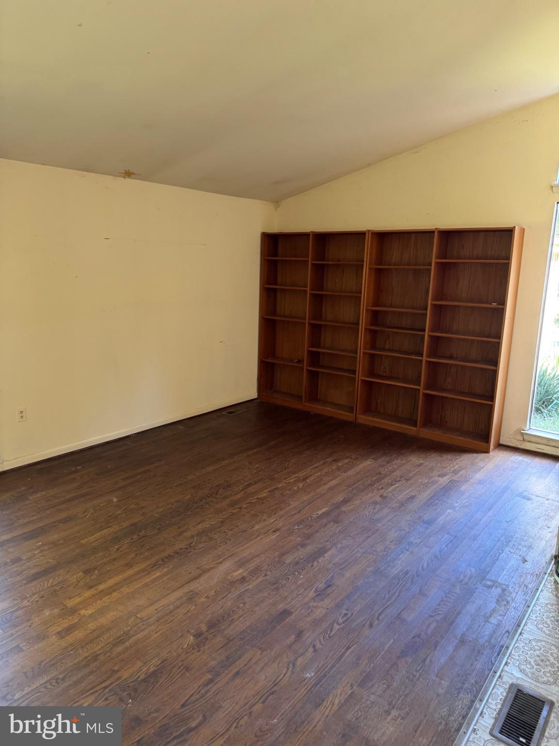 OAK SPRINGS - Residential