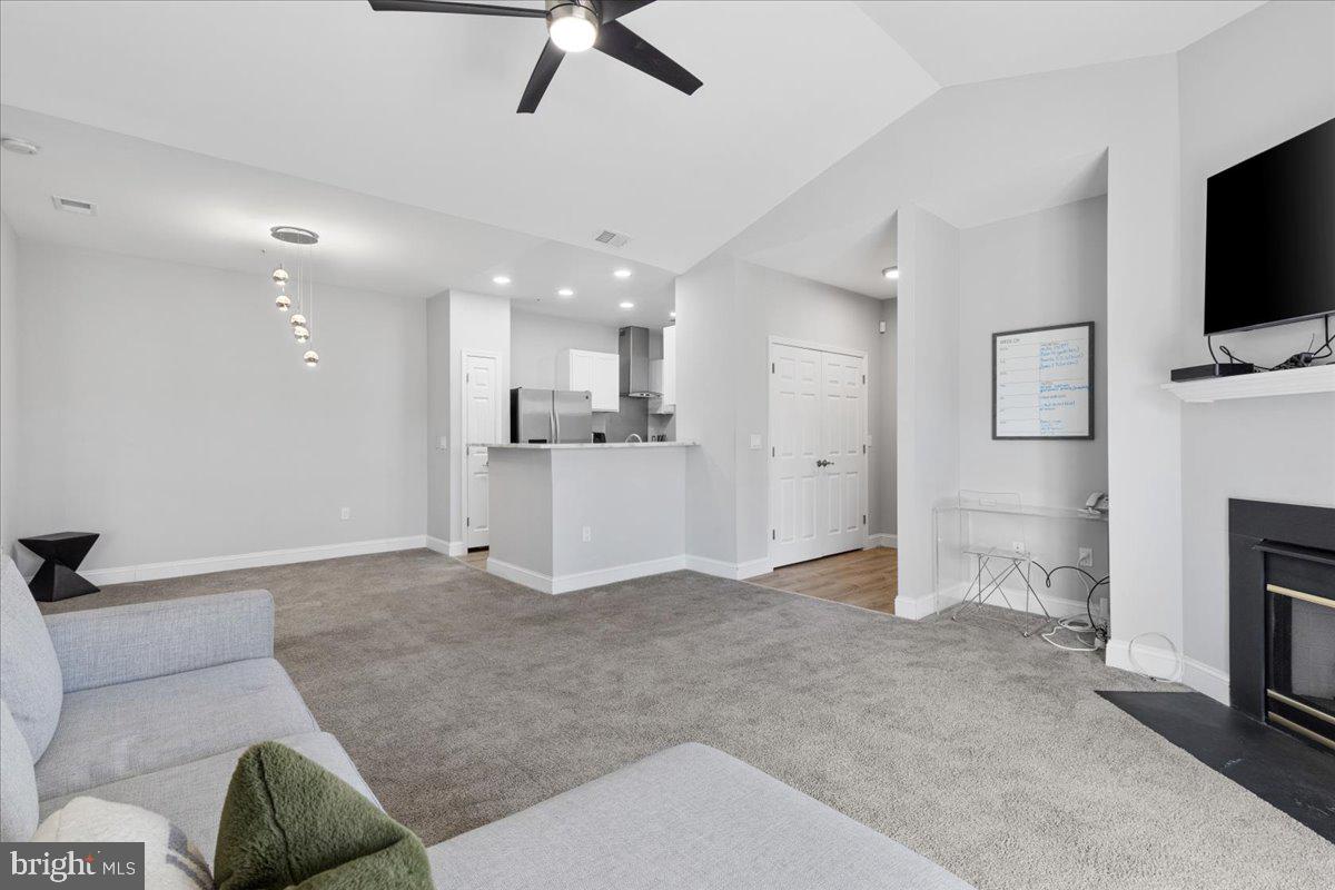 LAUREL - Residential Lease