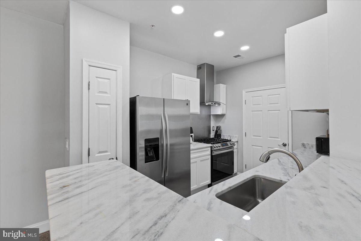 LAUREL - Residential Lease