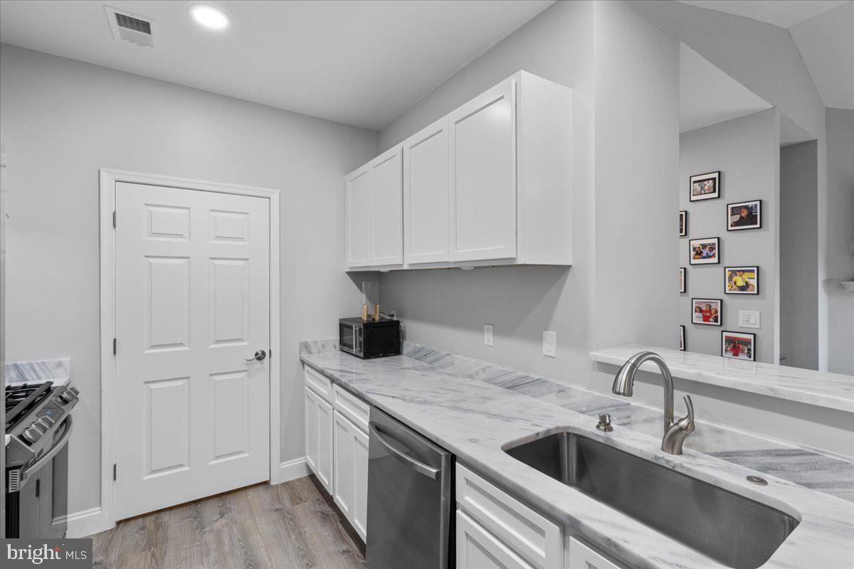 LAUREL - Residential Lease