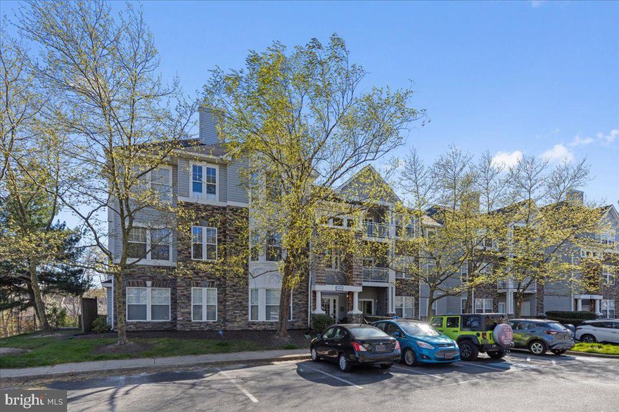 Welcome to your future abode! Step into this sleek and modern 2 bedroom, 2 bathroom condo designed for the ultimate in roommate-style living. Nestled strategically by major roadways, convenience meets comfort in this prime location.

As you enter, natural light dances through the spacious living area, creating an inviting ambiance perfect for relaxation or entertaining guests. The open floor plan seamlessly integrates the living, dining, and kitchen areas, fostering a sense of connectivity and freedom.

The kitchen is a culinary oasis, boasting stainless steel appliances, ample counter space, and stylish cabinetry, inspiring your inner chef to whip up delightful meals.

The two bedrooms offer generous space, each with its own en-suite bathroom for maximum privacy and convenience. Whether it’s a peaceful night’s sleep or a refreshing morning routine, these bedrooms provide a sanctuary to unwind and recharge. Owner has two brand new beds in both rooms and the couch can also stay. 

Step outside onto your private balcony and soak in the panoramic views, where urban excitement meets tranquility. It’s the perfect spot to sip your morning coffee or unwind with a glass of wine after a long day.

With easy access to major roadways, commuting is a breeze, connecting you to the heartbeat of the city while providing a retreat from the hustle and bustle.

Don’t miss out on the opportunity to experience the epitome of modern living in this chic condo. Schedule your viewing today and make this urban sanctuary your new home sweet home!