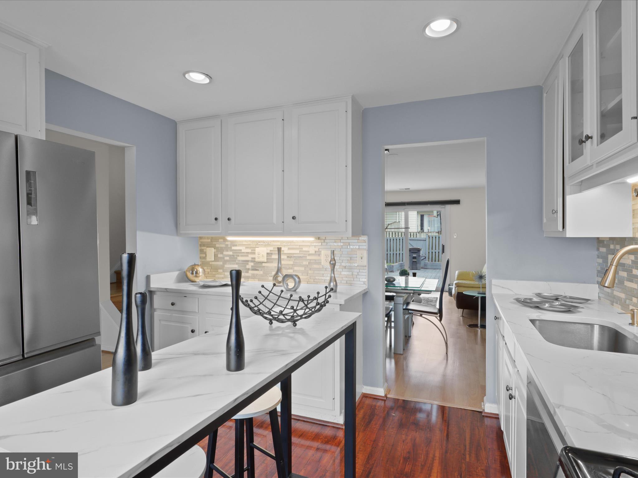 SARATOGA TOWNHOUSES - Residential