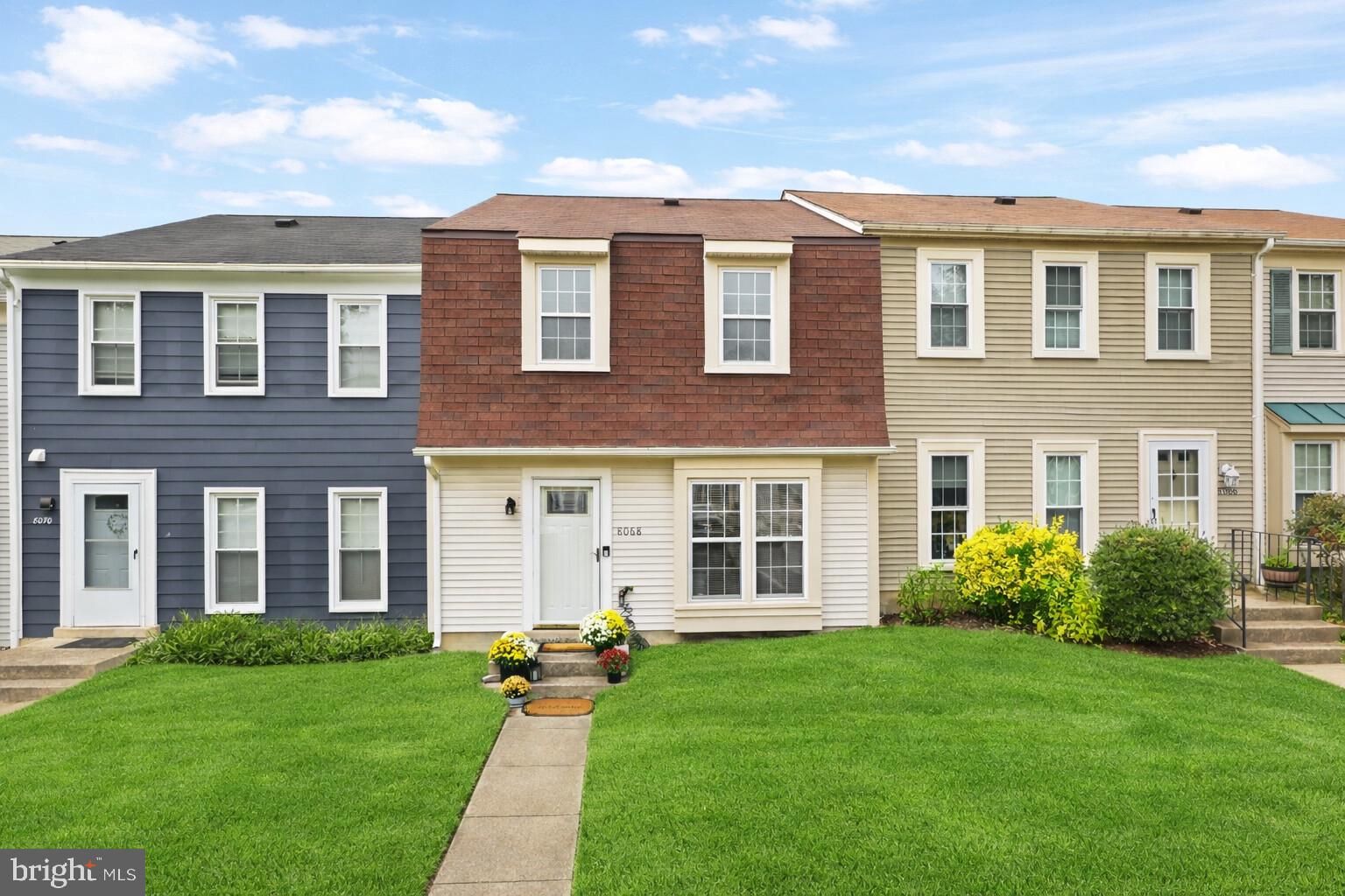 SARATOGA TOWNHOUSES - Residential