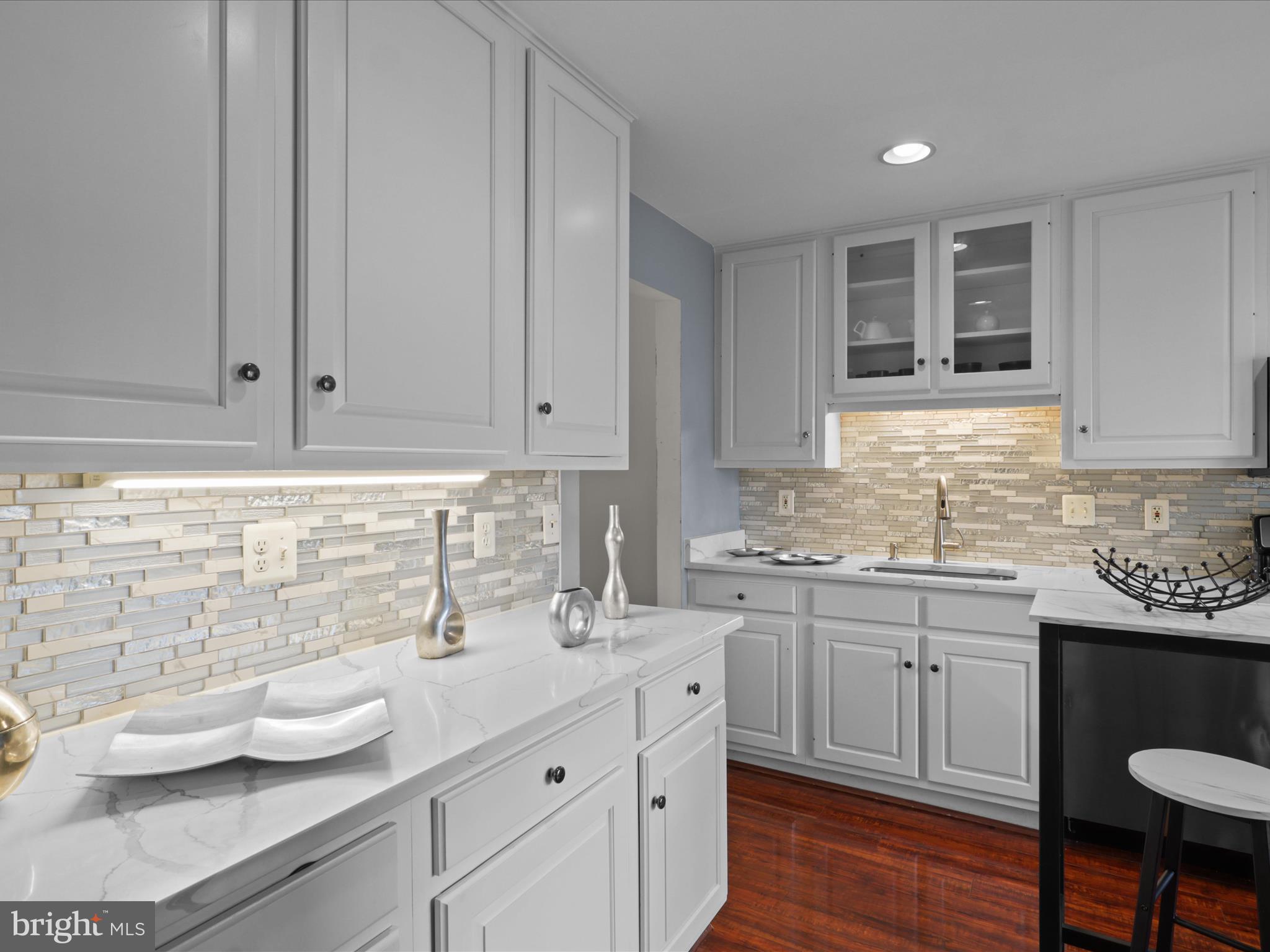 SARATOGA TOWNHOUSES - Residential