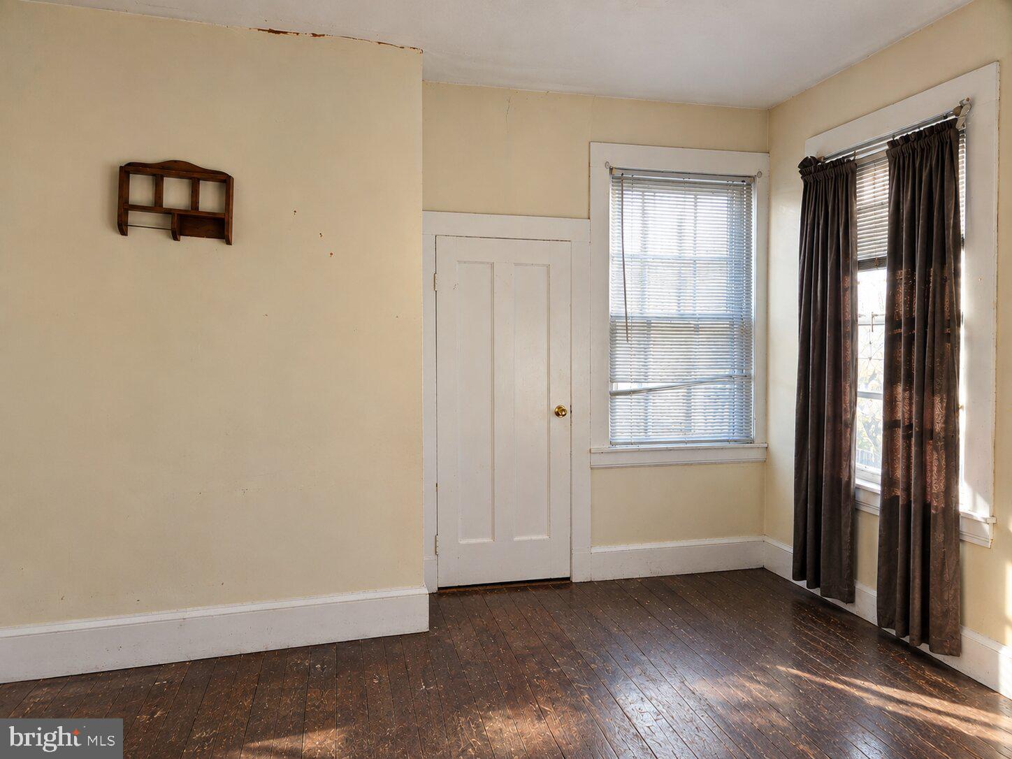 87 W BROADWAY 89