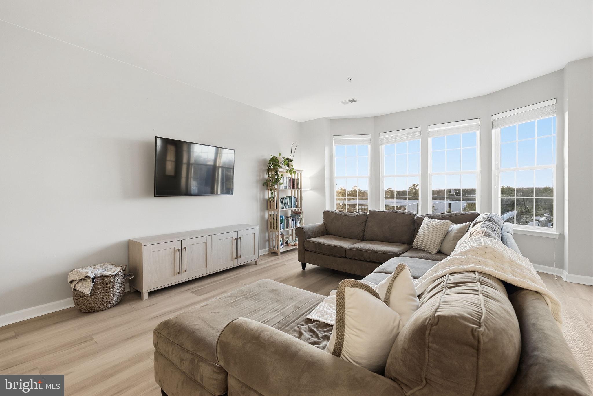 LEE SQUARE - Residential