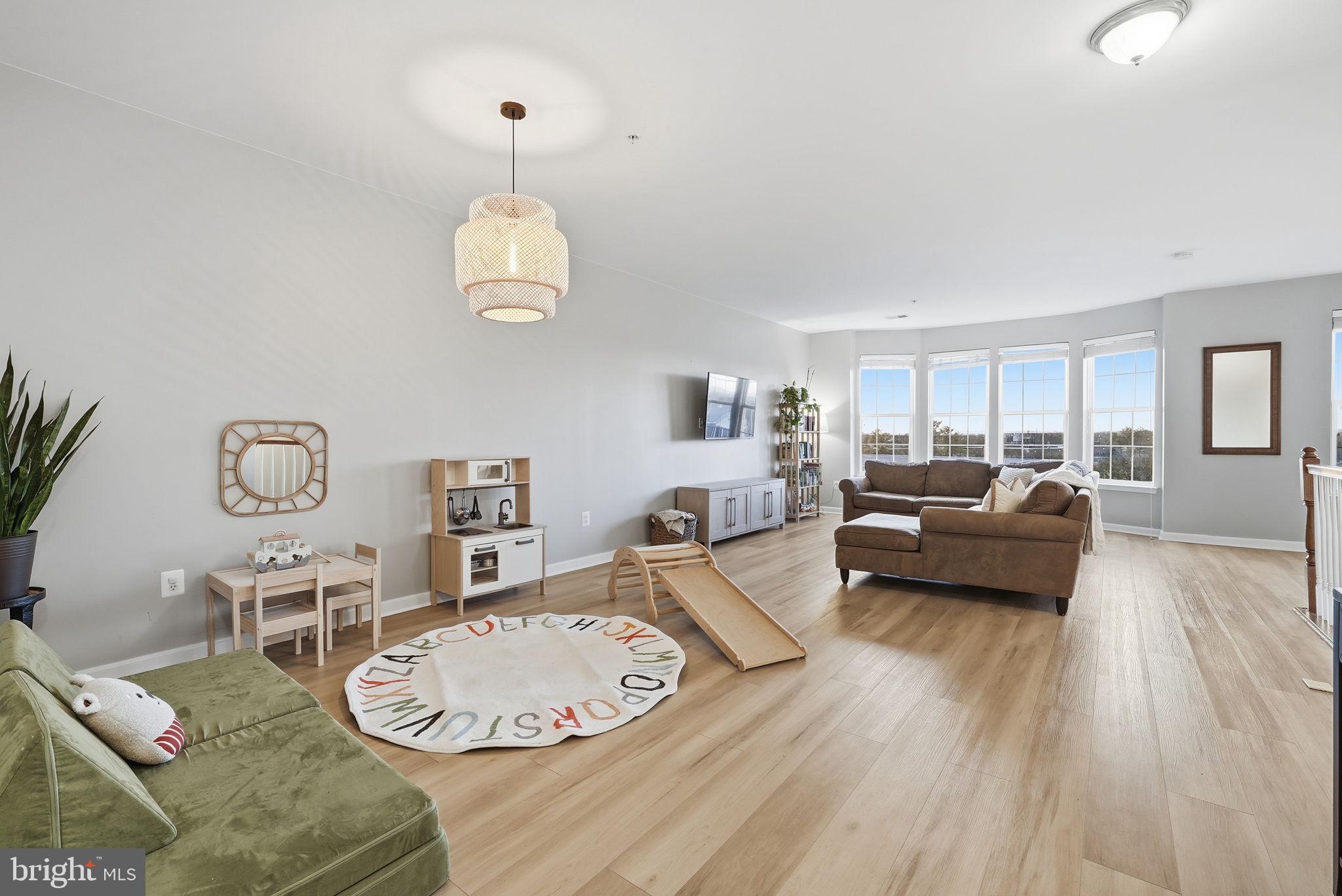 LEE SQUARE - Residential