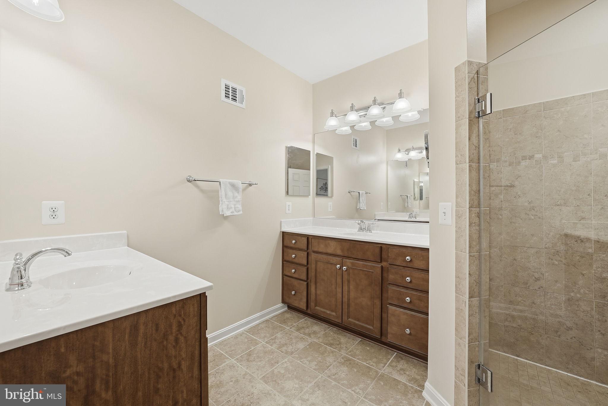 LEE SQUARE - Residential