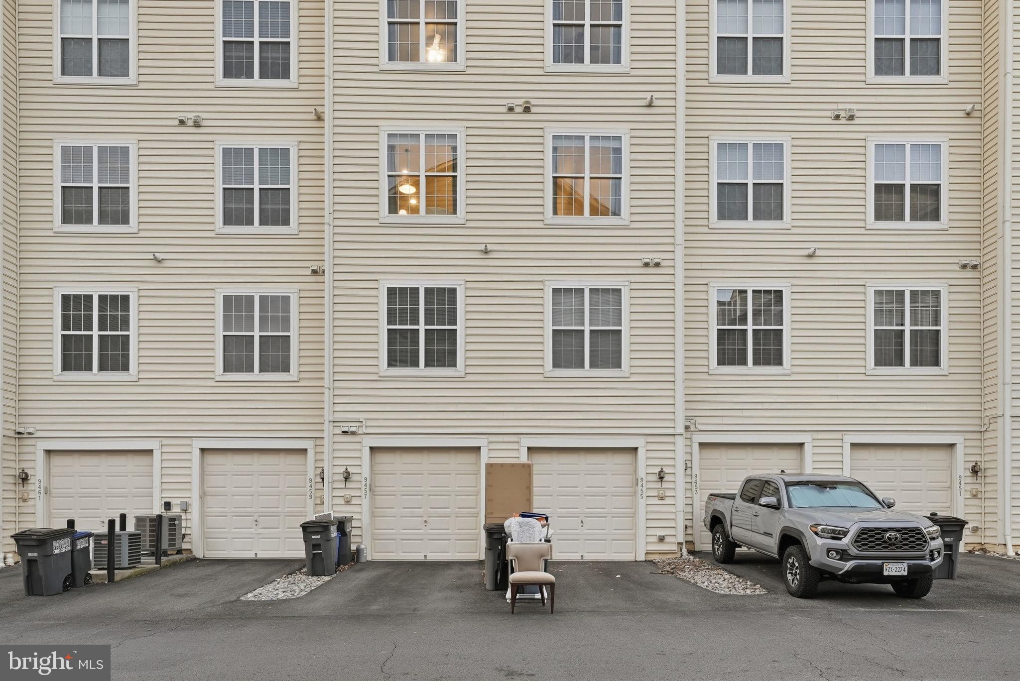 LEE SQUARE - Residential