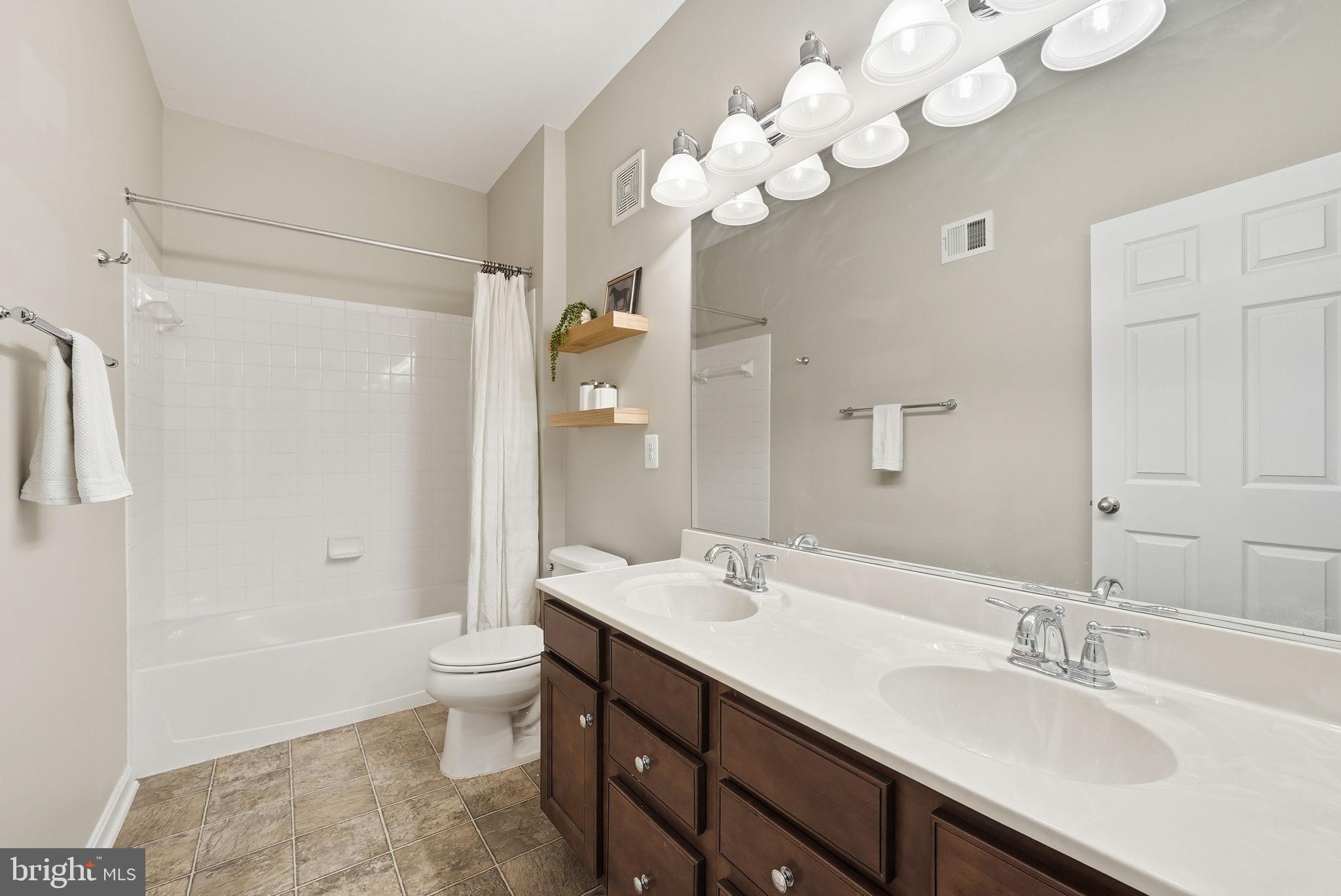 LEE SQUARE - Residential