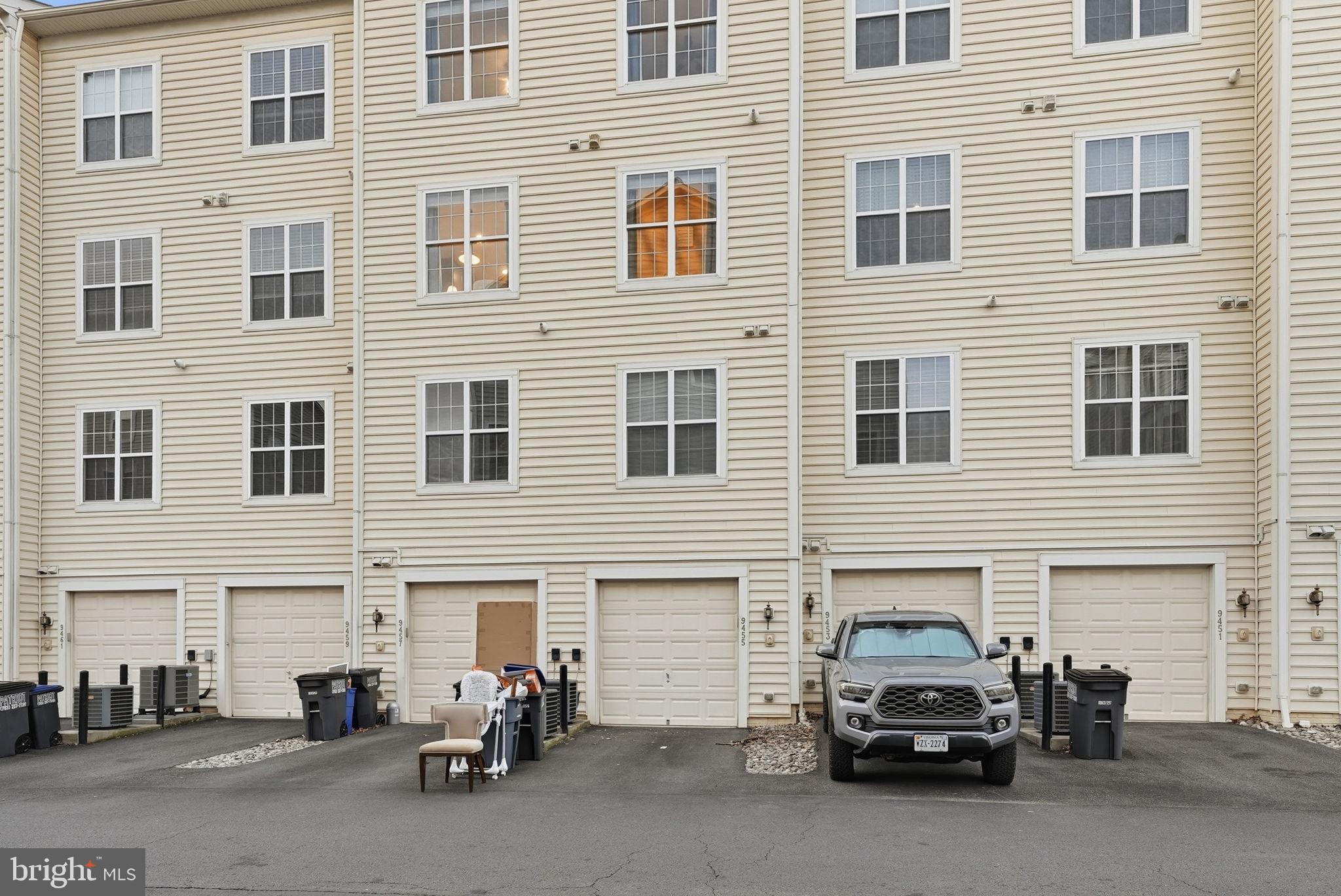 LEE SQUARE - Residential