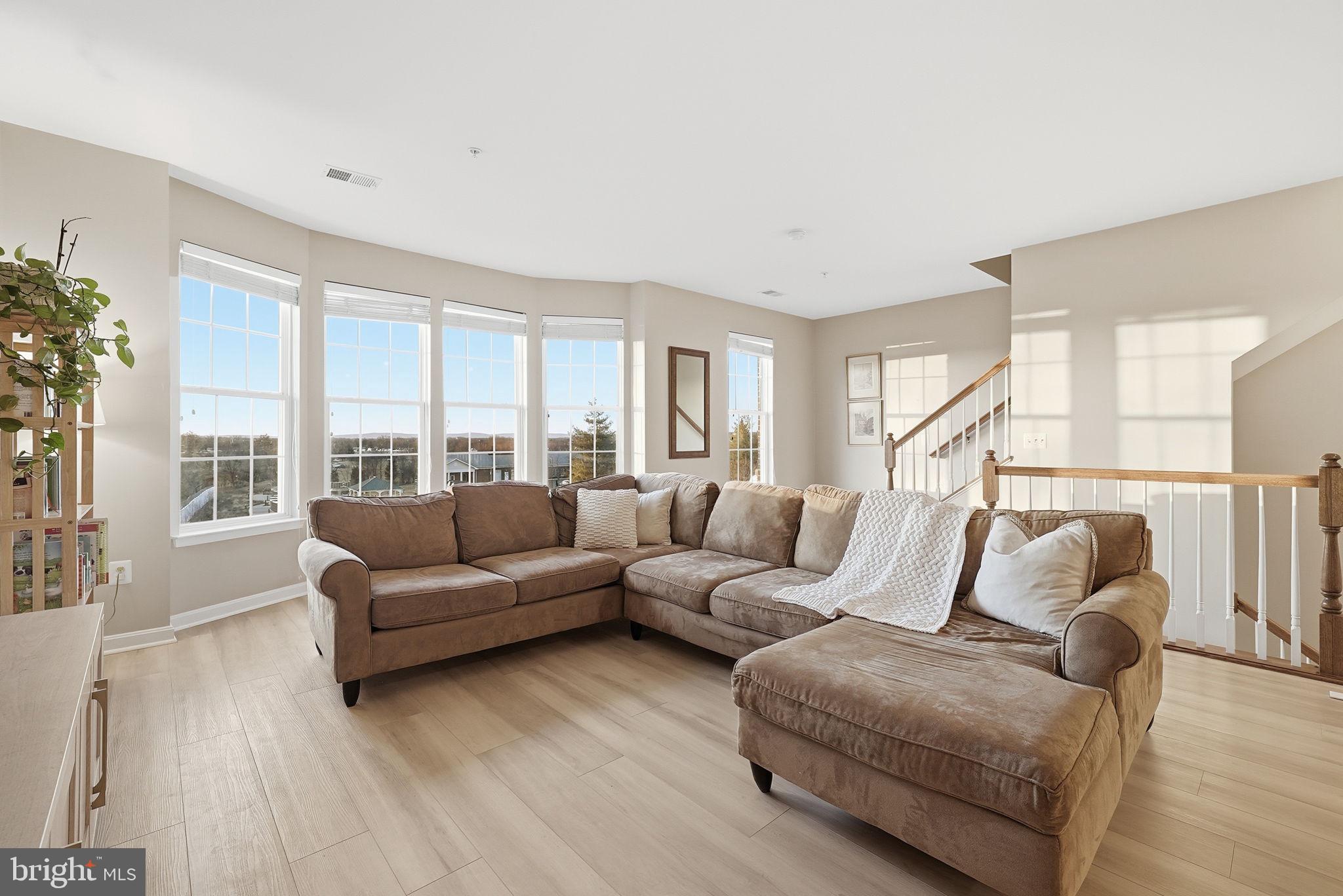 LEE SQUARE - Residential