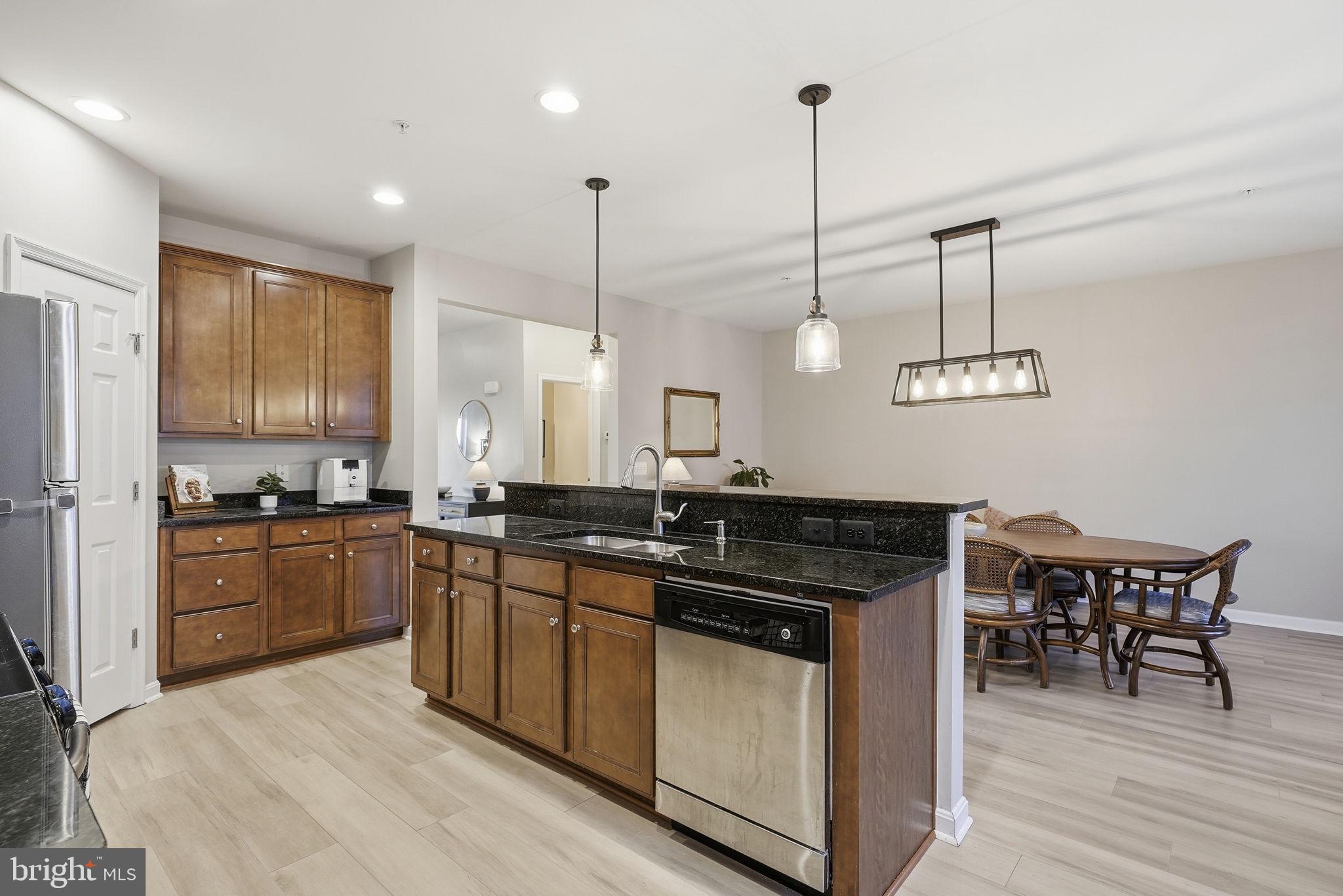 LEE SQUARE - Residential